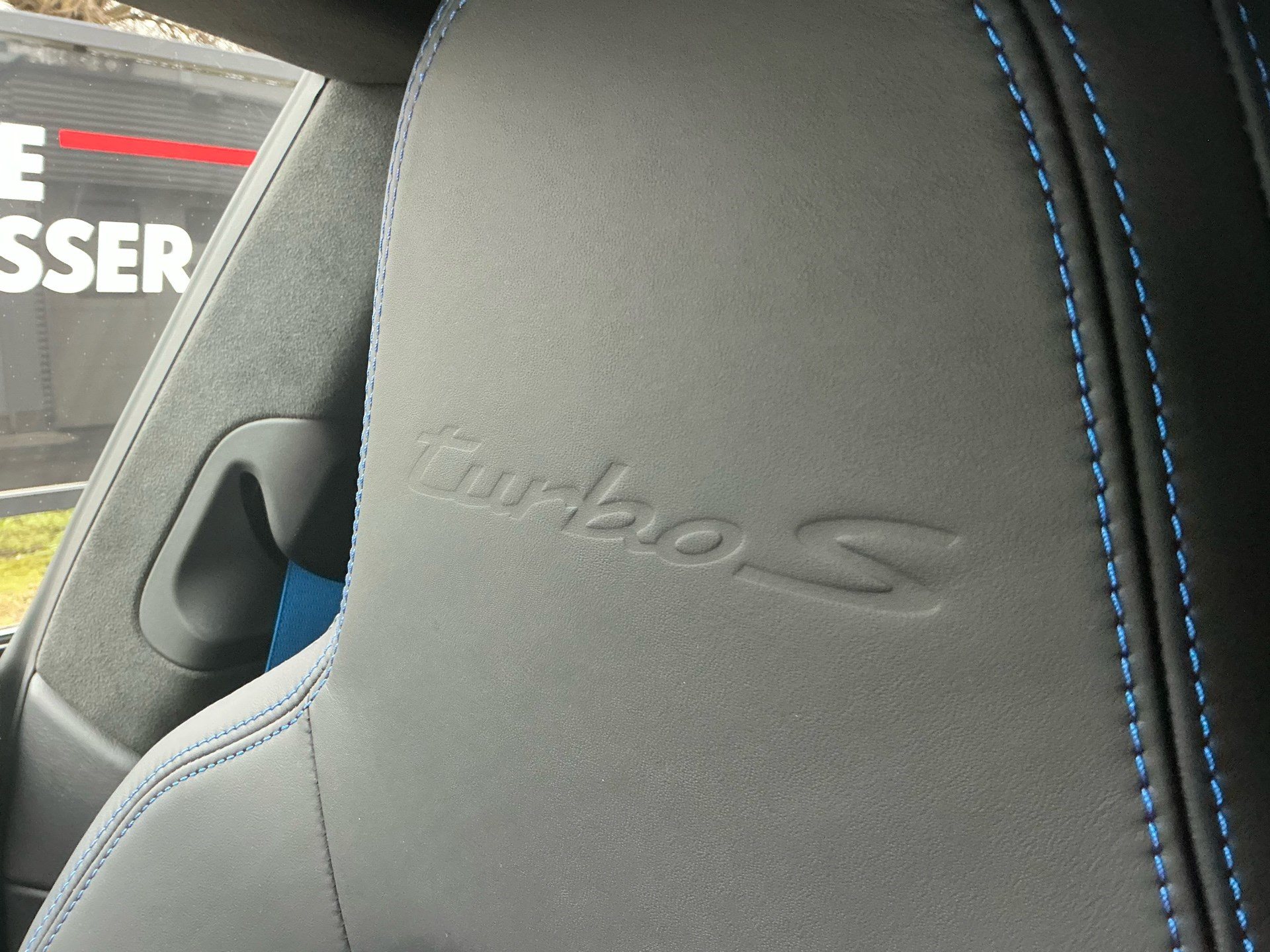 PORSCHE 911 Turbo S *** TRAUM IN SHARKBLUE ***-image-19