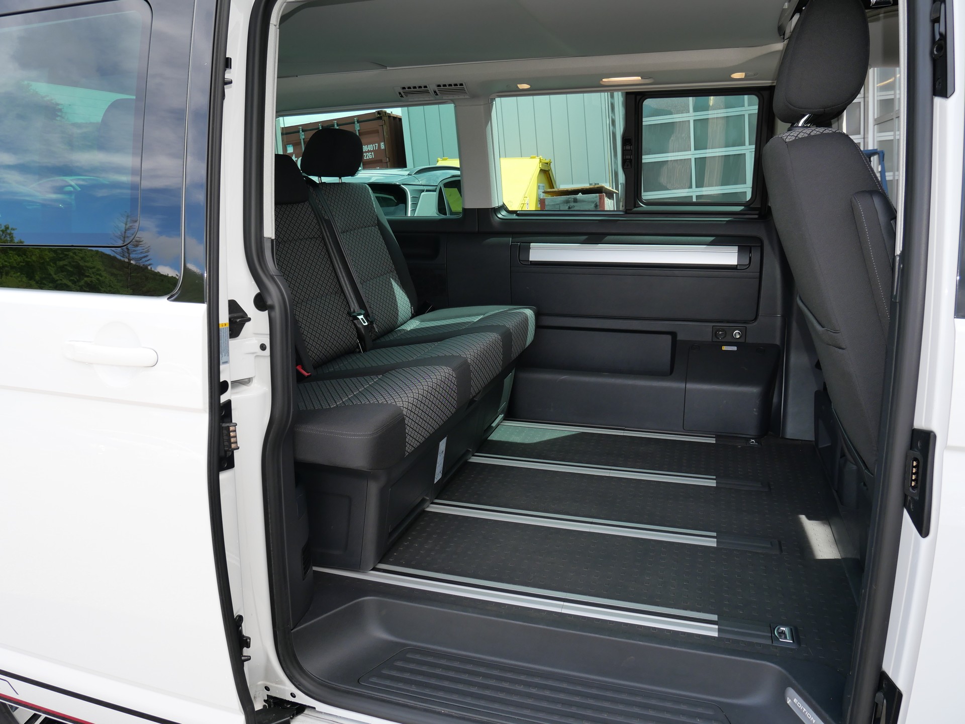 VW T6.1 California 2.0 TDI Beach Edition Spirit 4Motion DSG-image-5