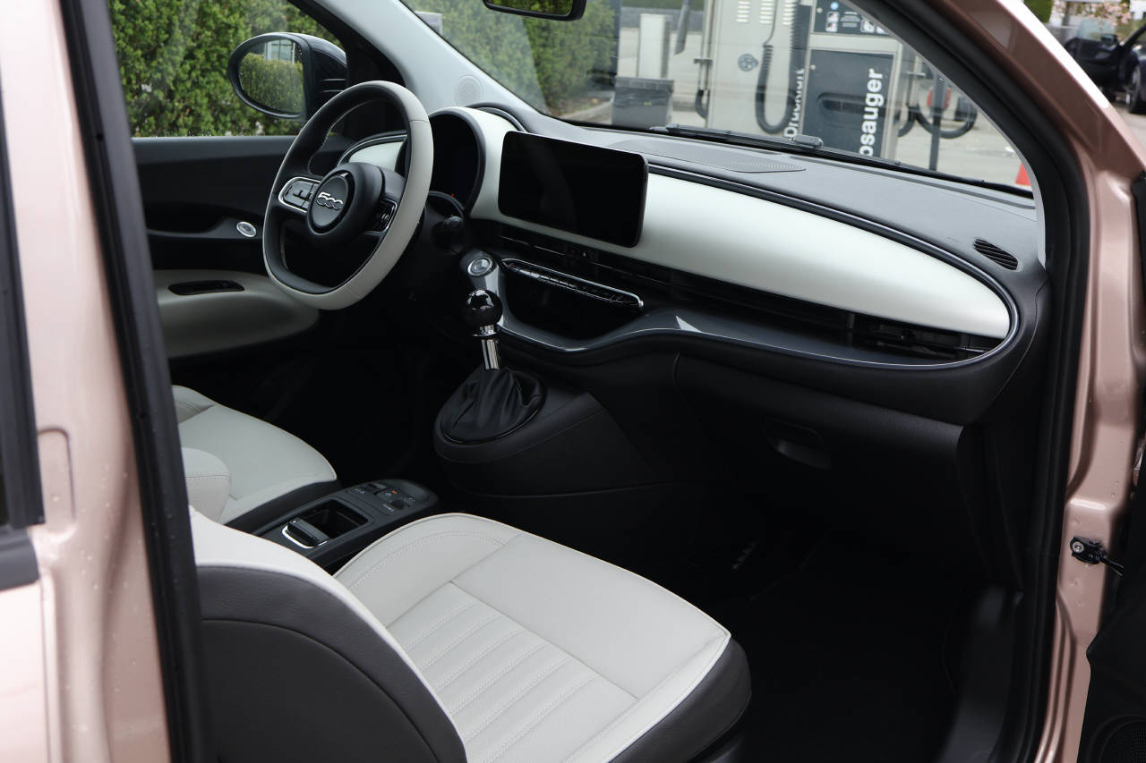 FIAT 500 Cabrio 1.0 Hybrid La Prima-image-13