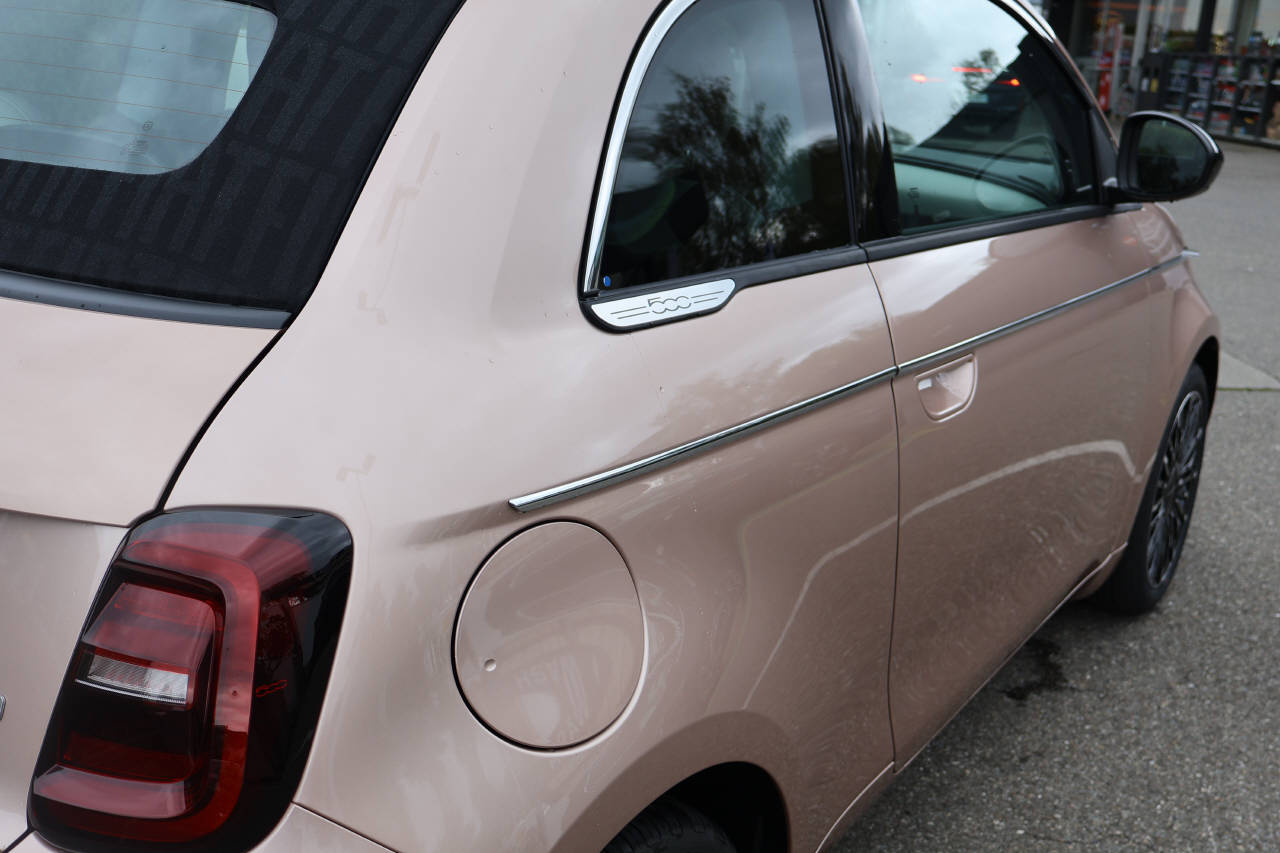 FIAT 500 Cabrio 1.0 Hybrid La Prima-image-8
