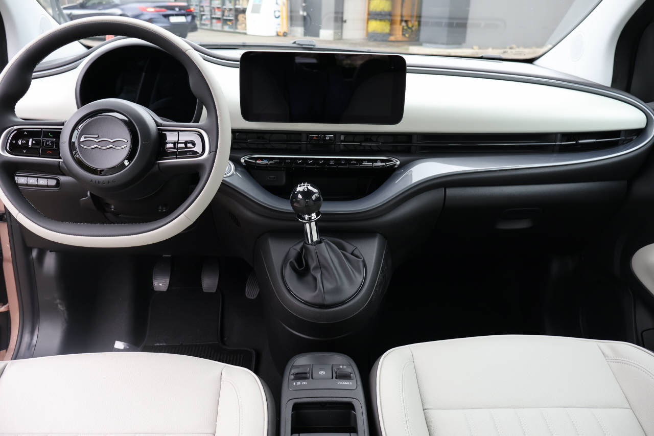 FIAT 500 Cabrio 1.0 Hybrid La Prima-image-11