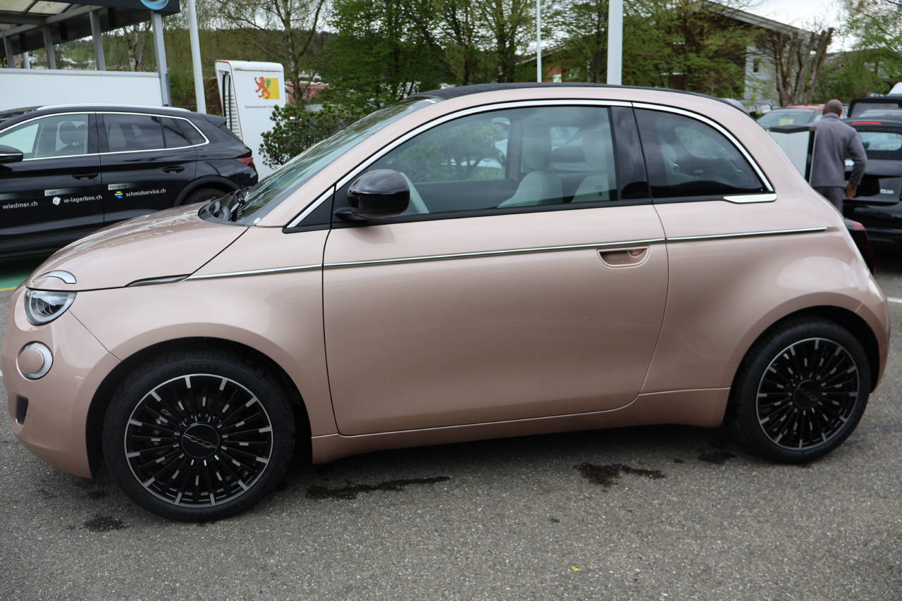 FIAT 500 Cabrio 1.0 Hybrid La Prima-image-5