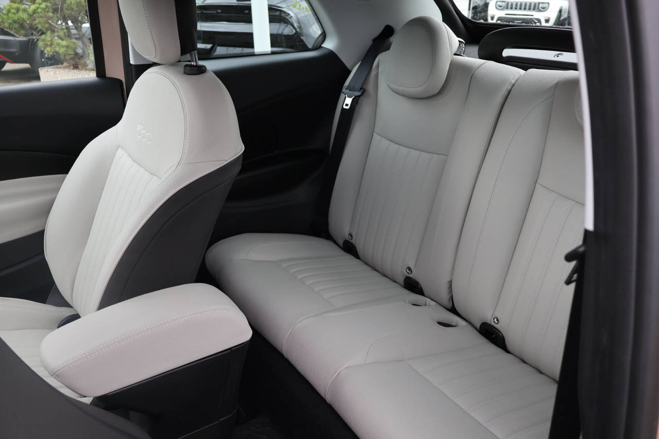 FIAT 500 Cabrio 1.0 Hybrid La Prima-image-15