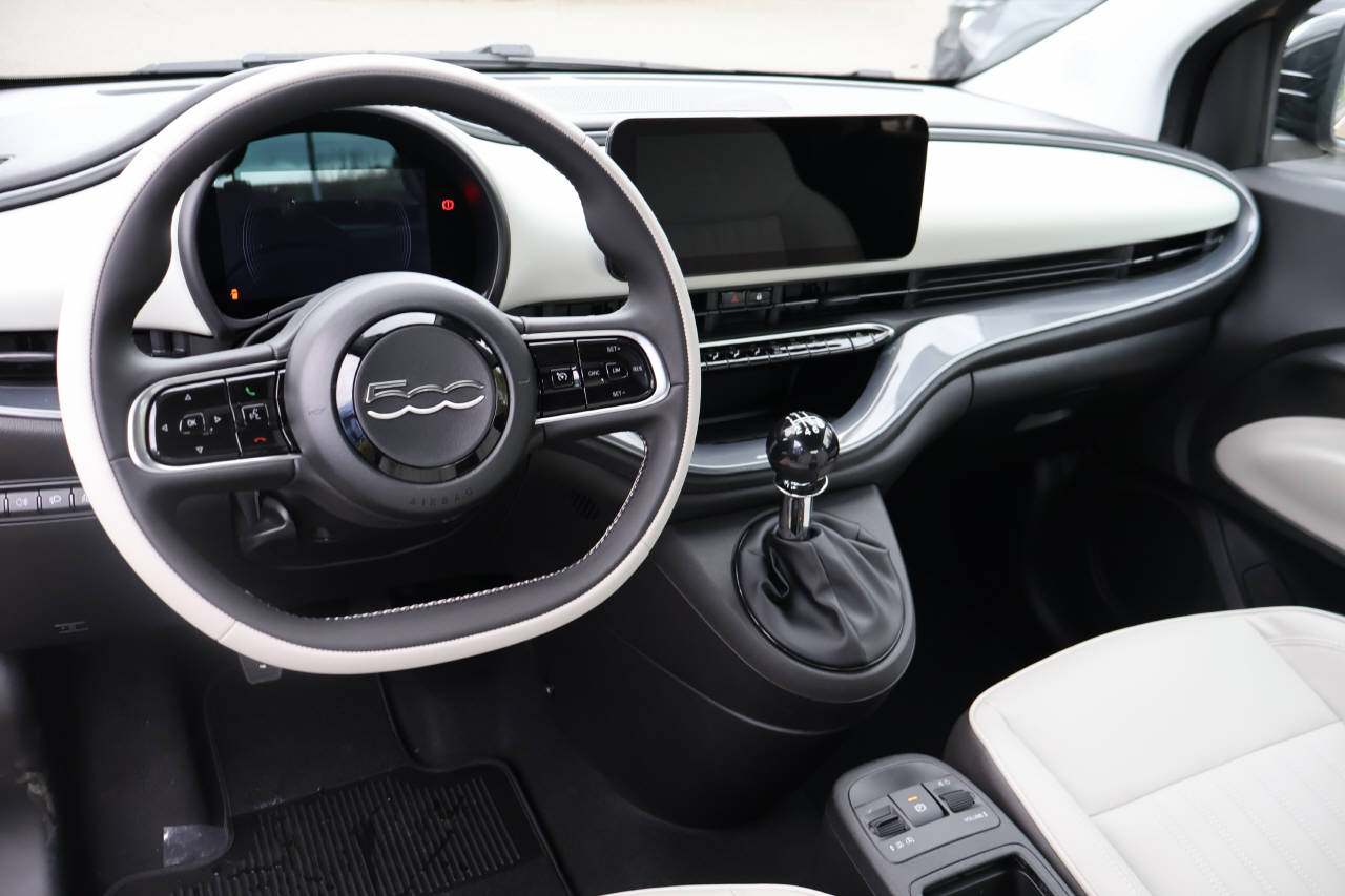 FIAT 500 Cabrio 1.0 Hybrid La Prima-image-12