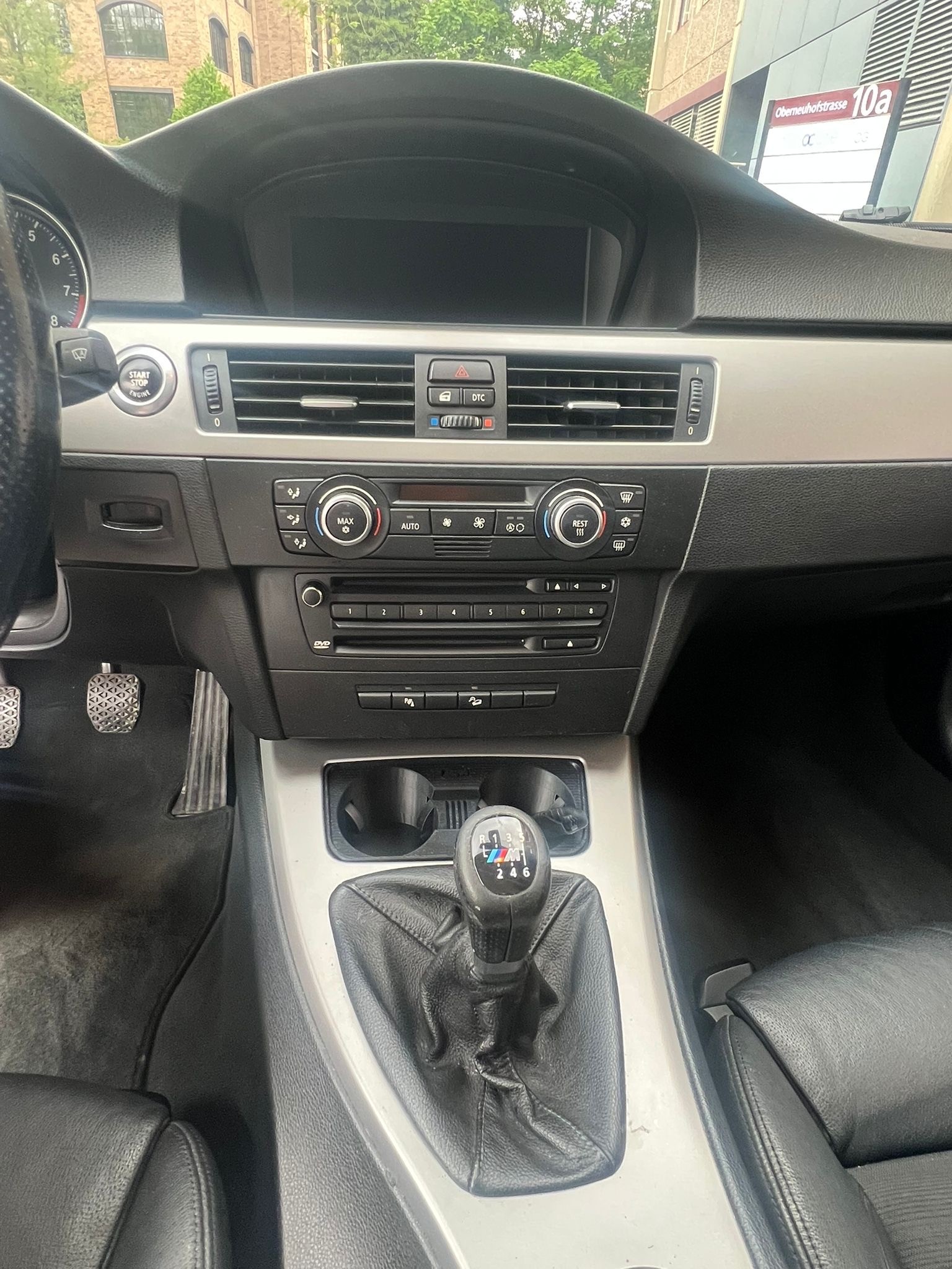 BMW 335xi-image-12