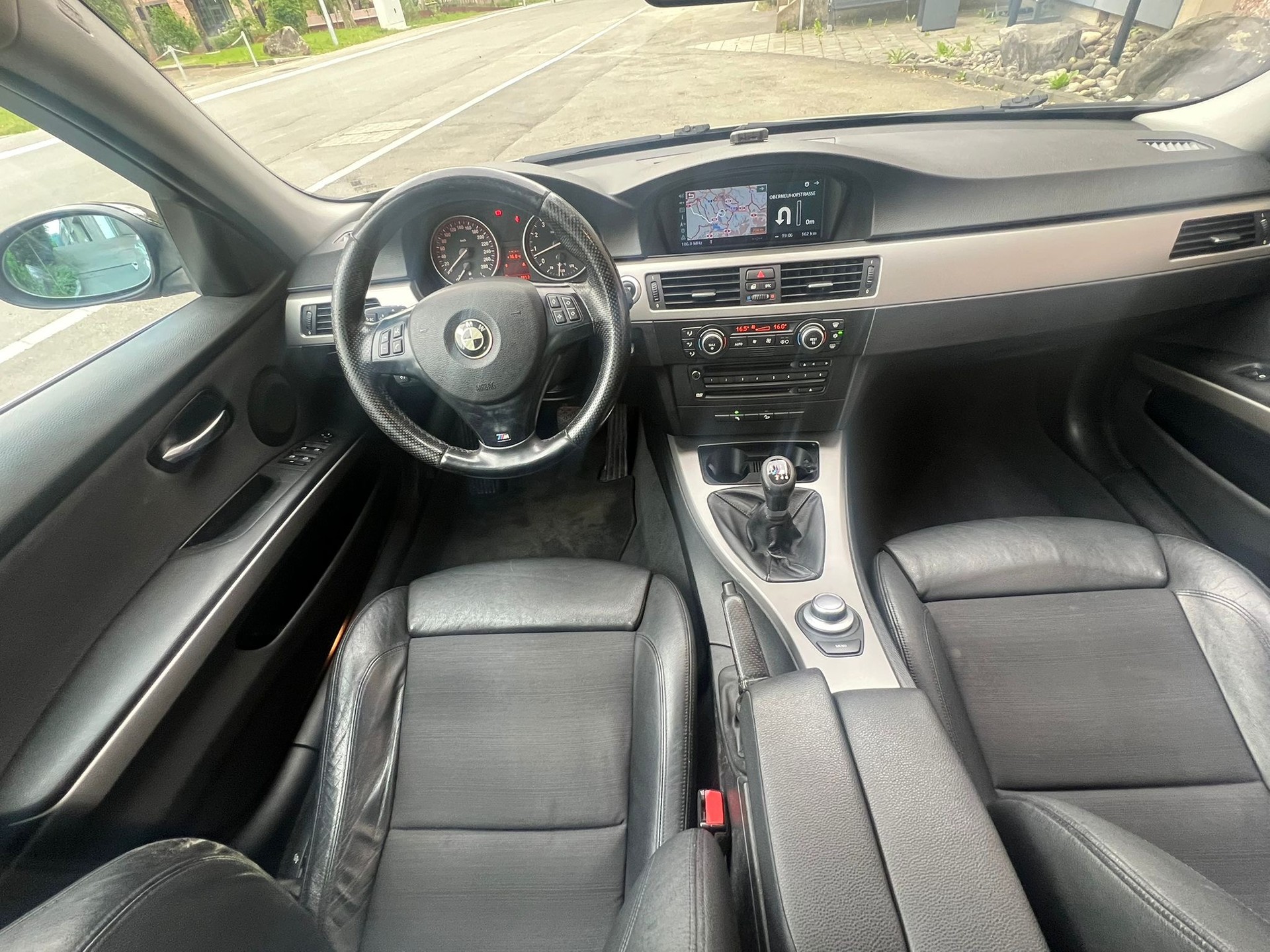 BMW 335xi-image-7