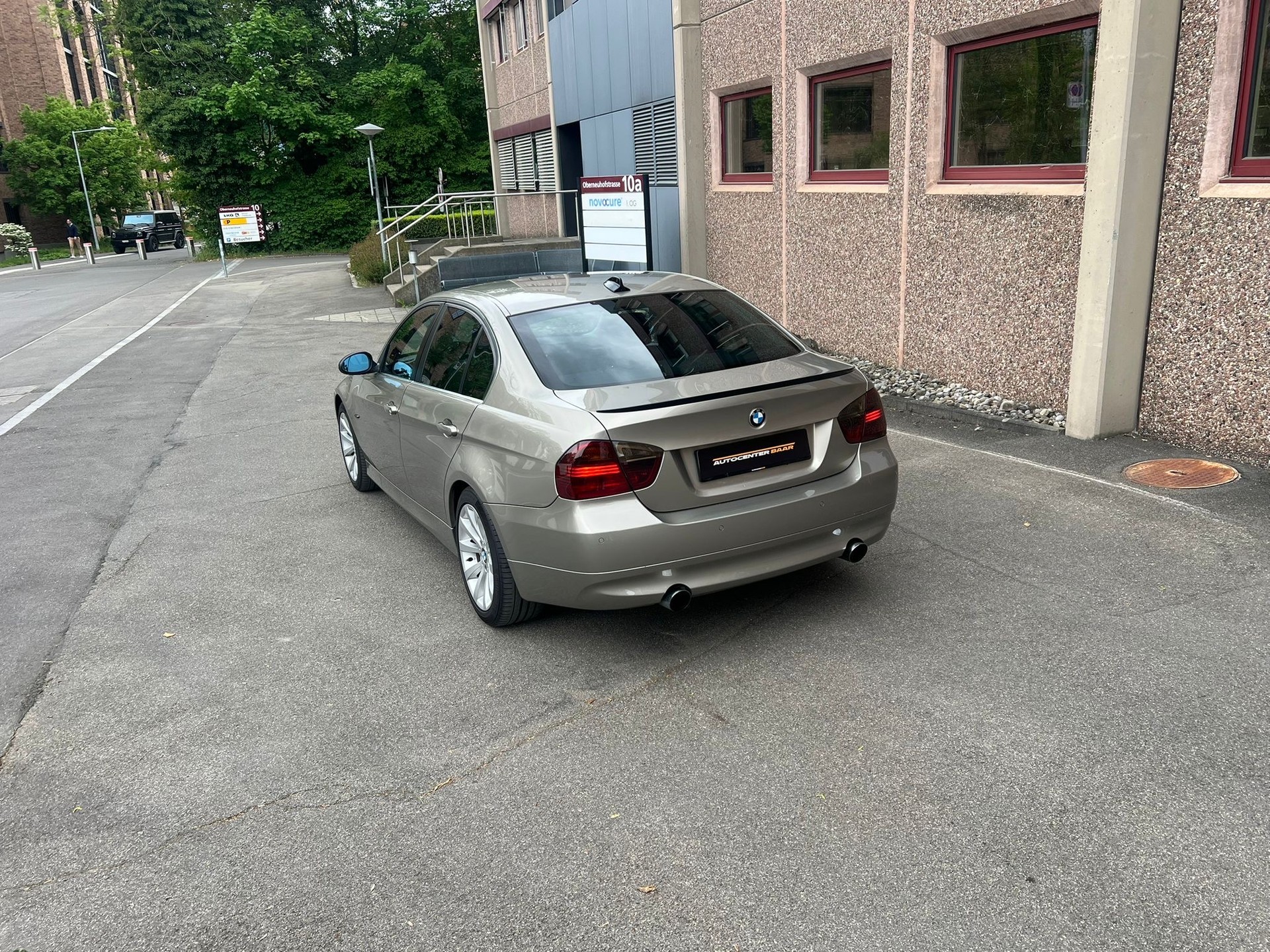 BMW 335xi-image-6