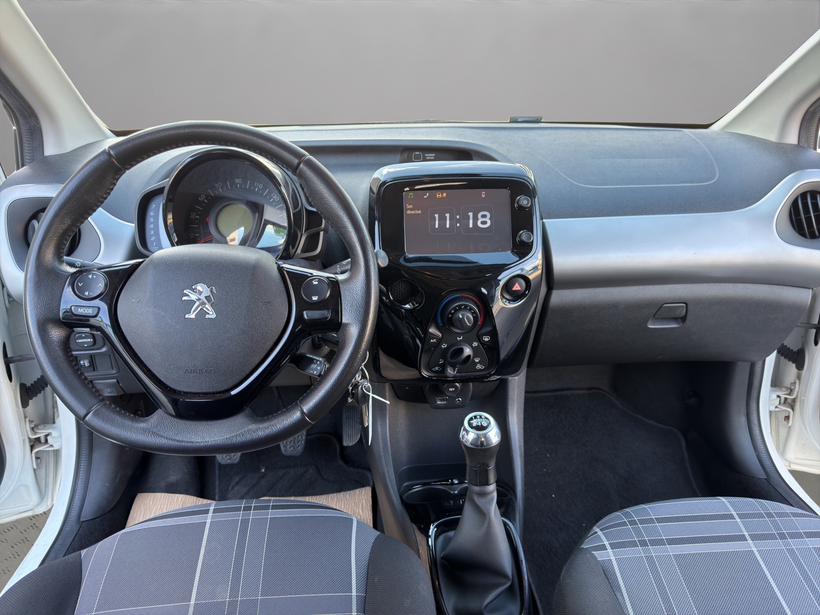 PEUGEOT 108 1.2 VTi Active-image-12