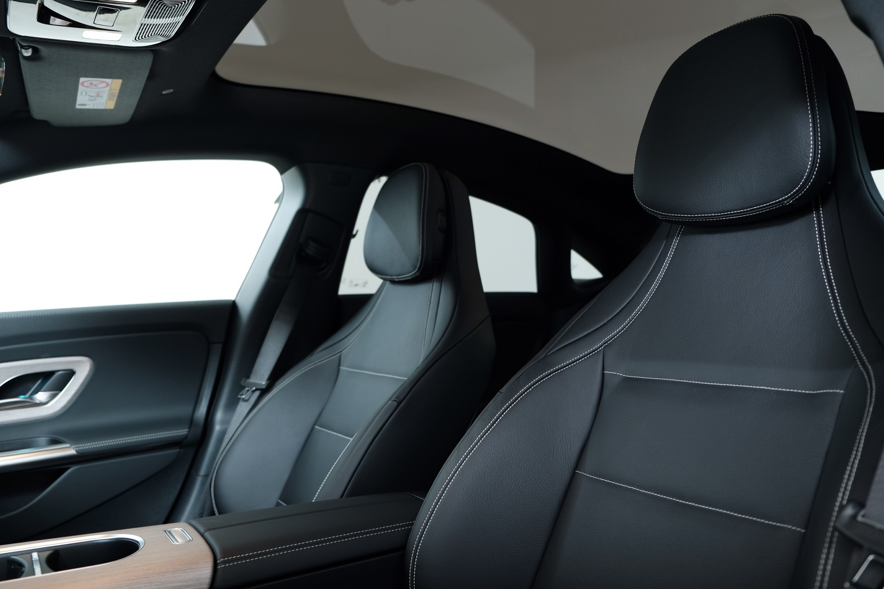 MERCEDES-BENZ CLA 220 4Matic 7G-DCT-image-9