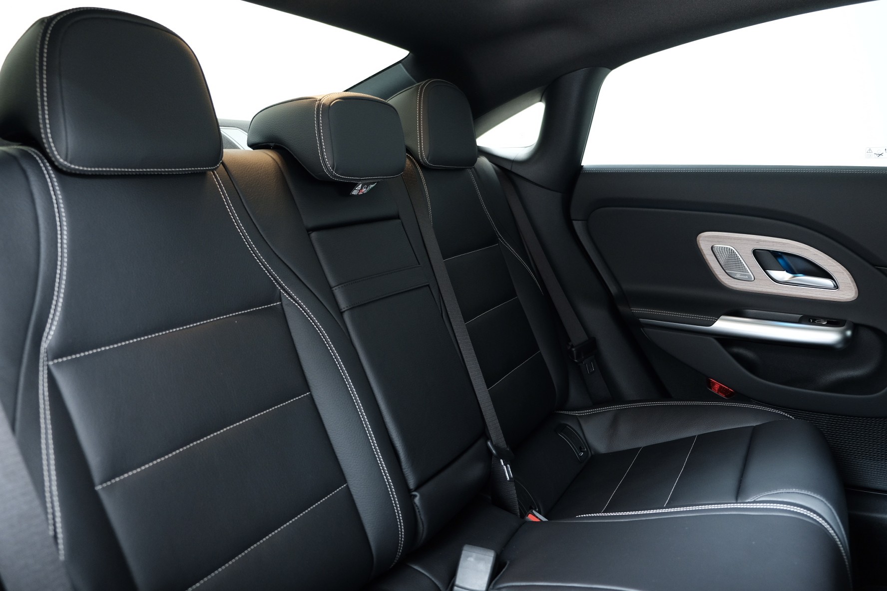 MERCEDES-BENZ CLA 220 4Matic 7G-DCT-image-10