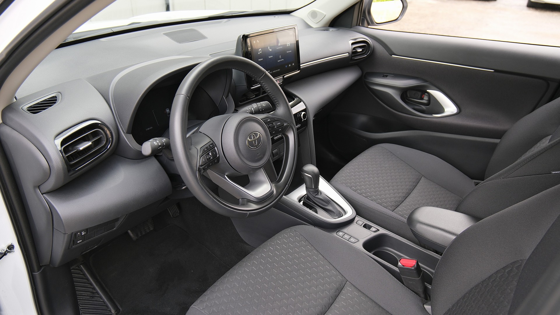 TOYOTA Yaris Cross 1.5 Trend e-CVT-showroom-element-2