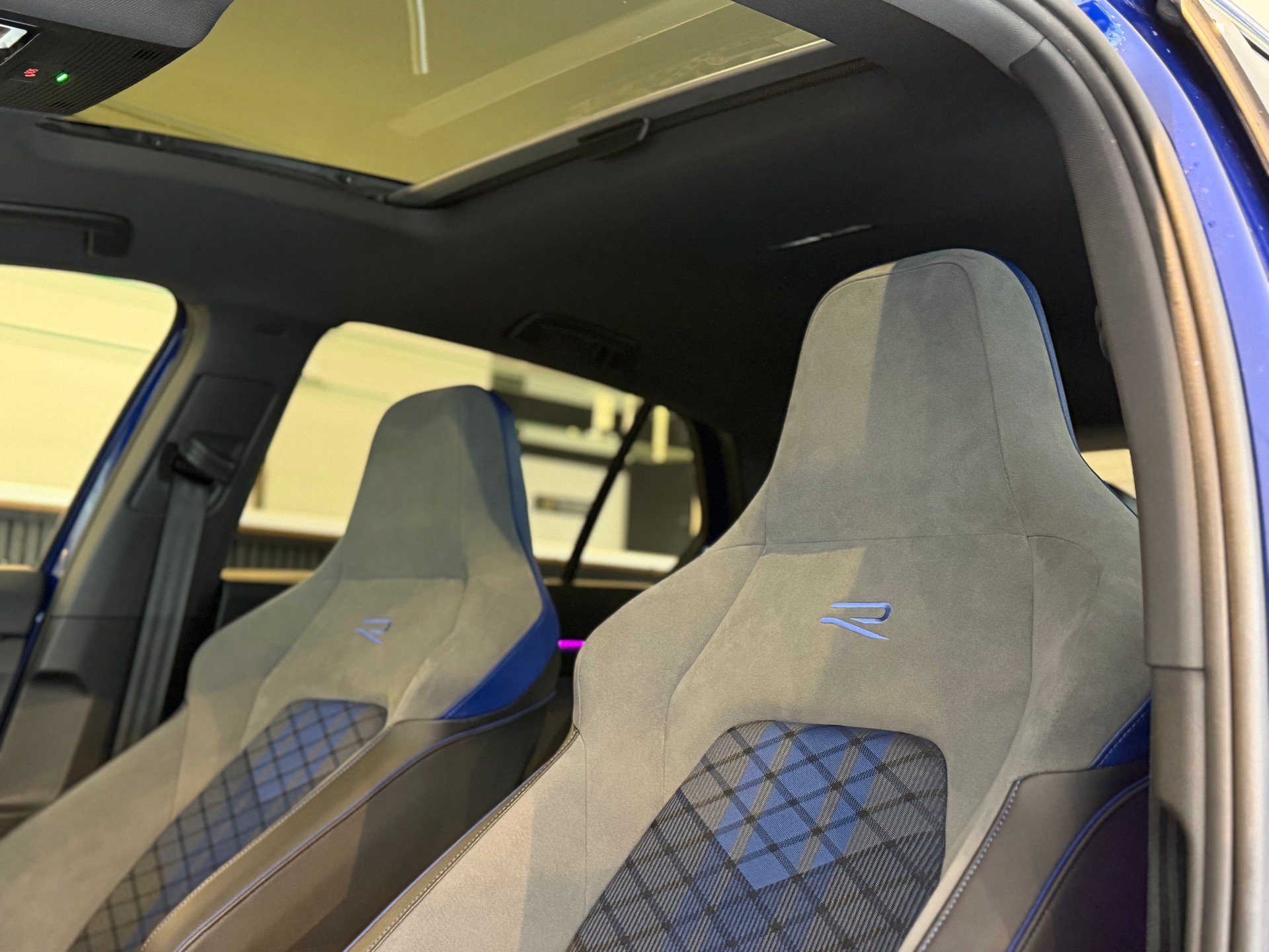 VW Golf 2.0 TSI R DSG 4Motion **Performance Paket**-image-13