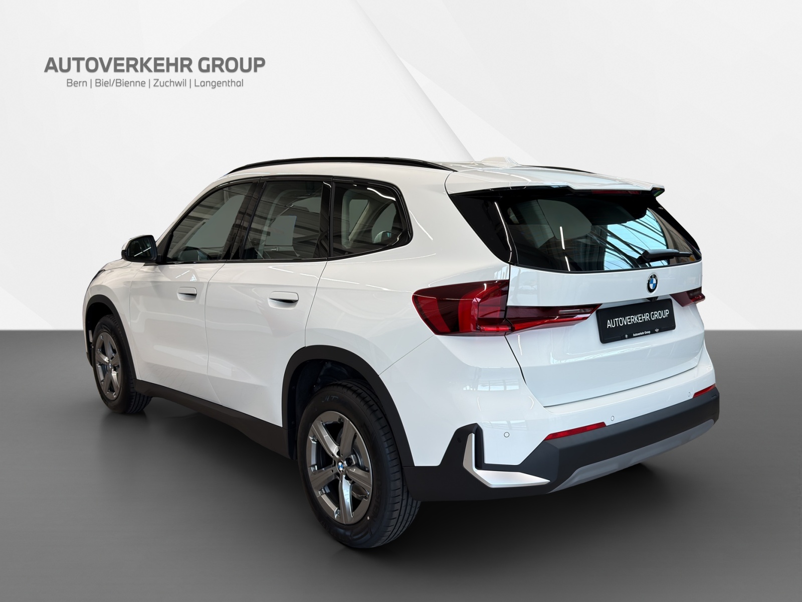 BMW X1 sDrive 18i-showroom-element-3