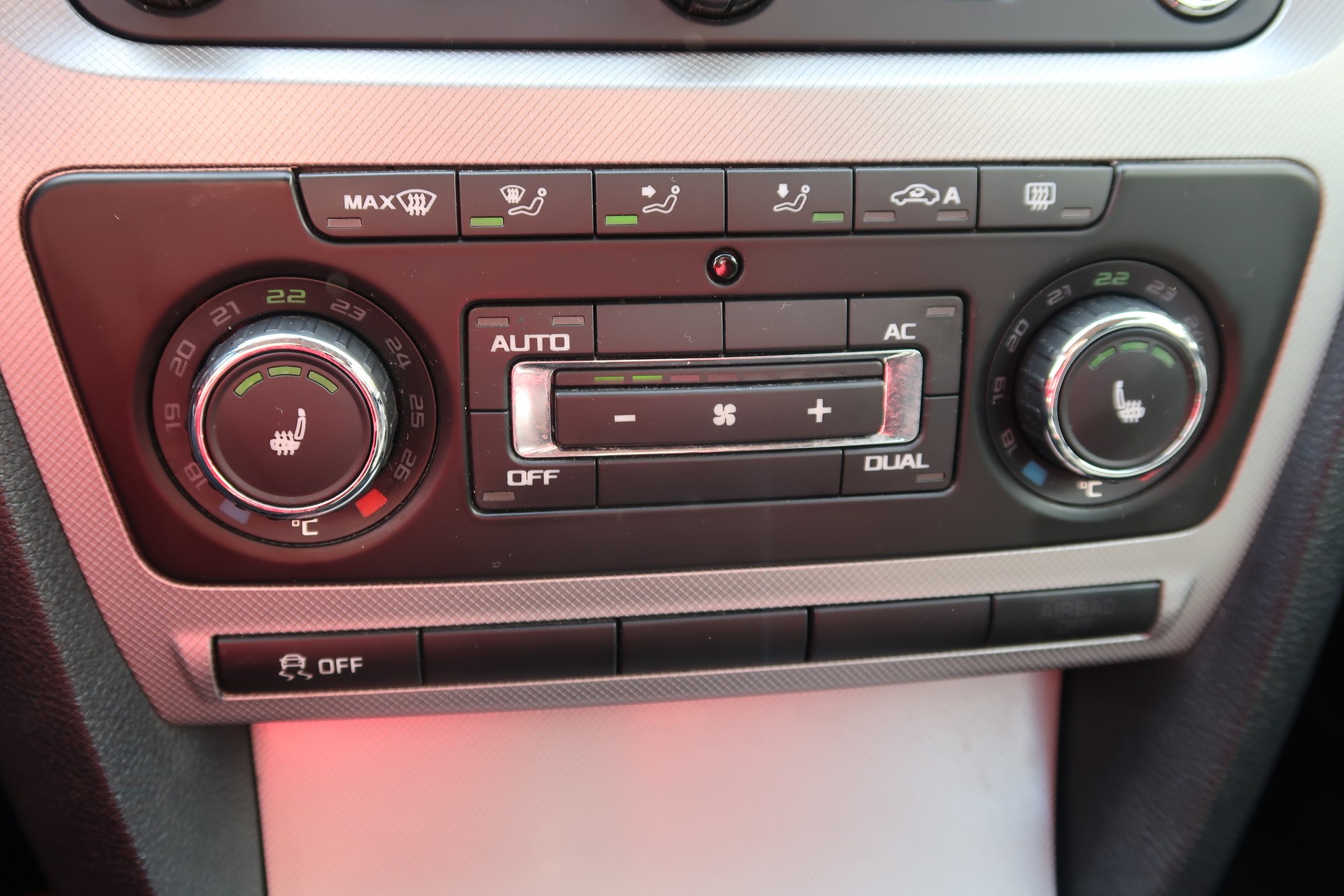 SKODA Octavia Combi 1.4 TSI Ambiente-image-10