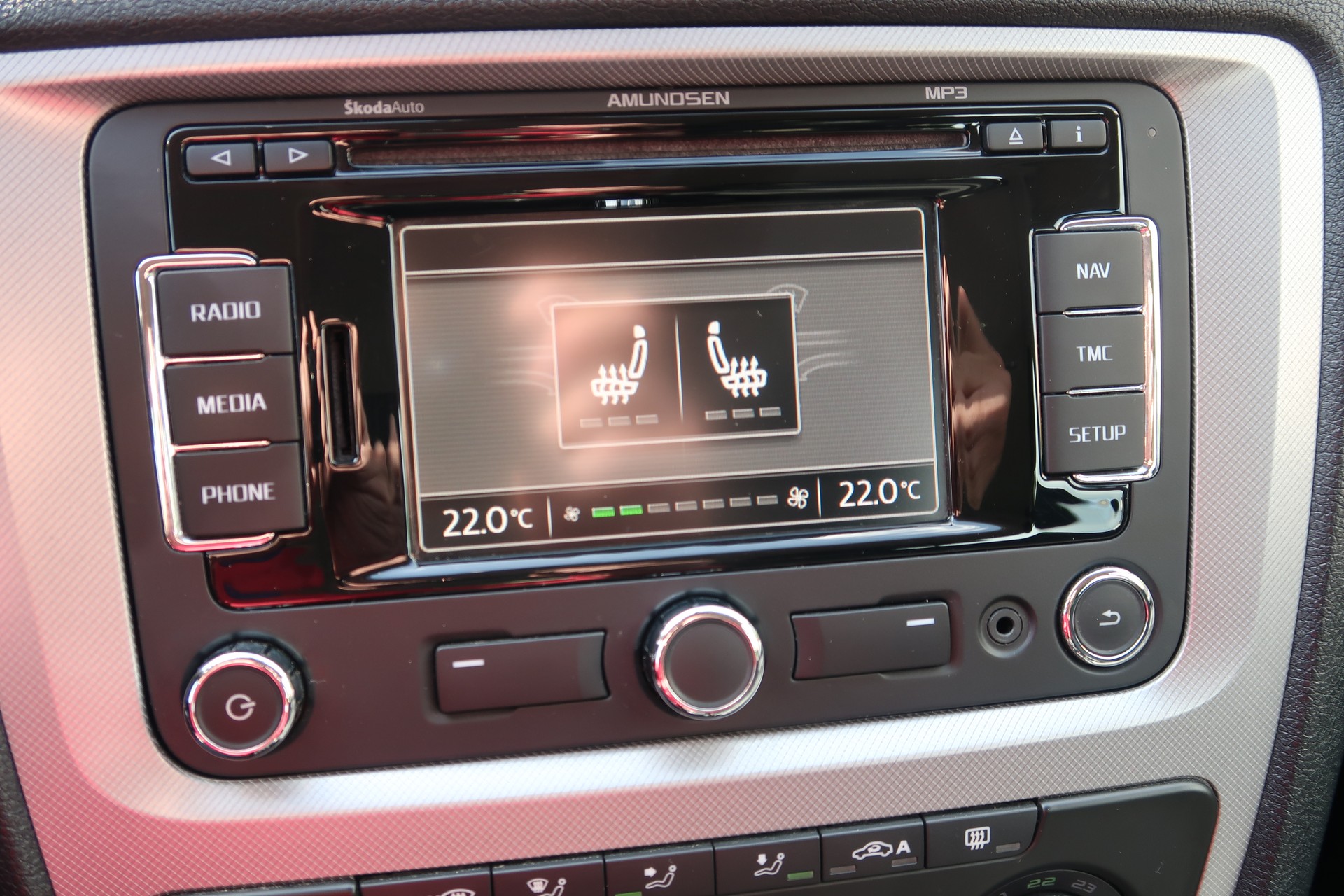 SKODA Octavia Combi 1.4 TSI Ambiente-image-11