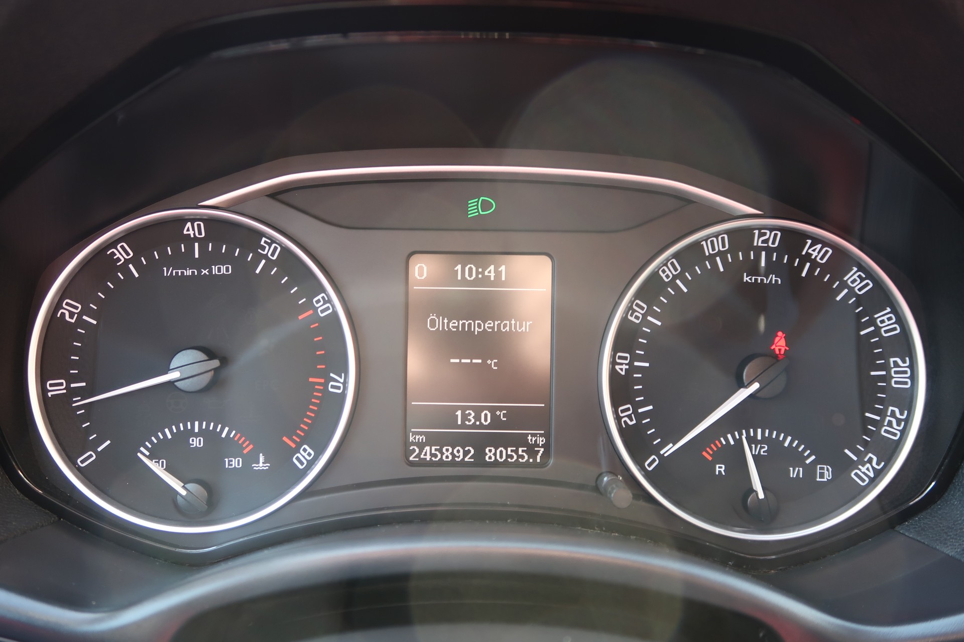 SKODA Octavia Combi 1.4 TSI Ambiente-image-15