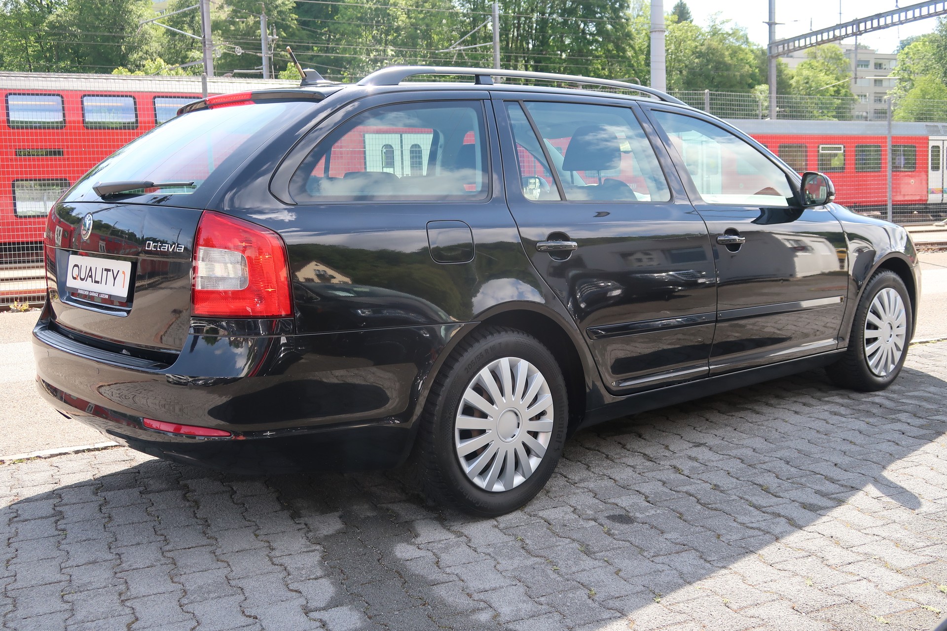 SKODA Octavia Combi 1.4 TSI Ambiente-image-2