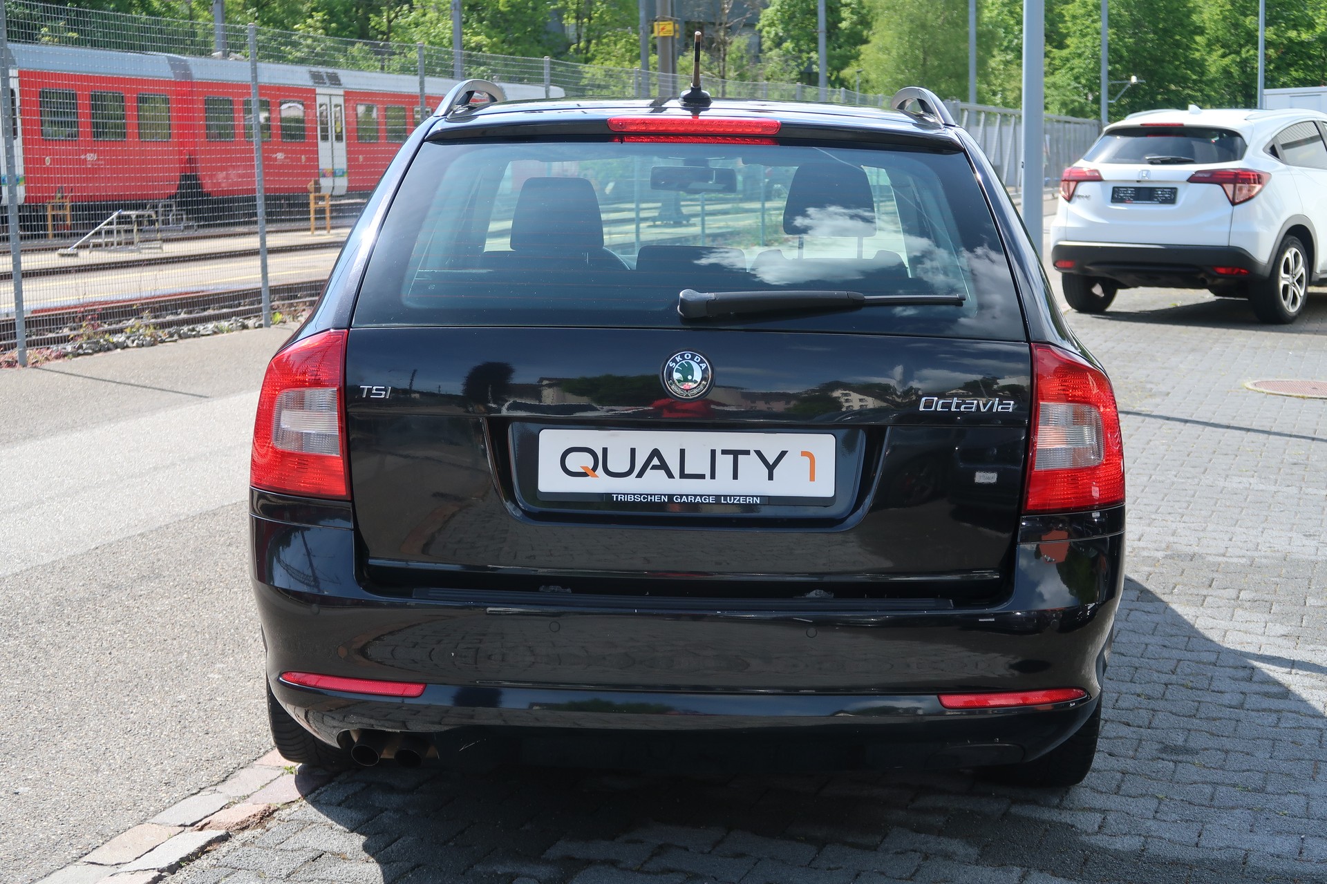 SKODA Octavia Combi 1.4 TSI Ambiente-image-3