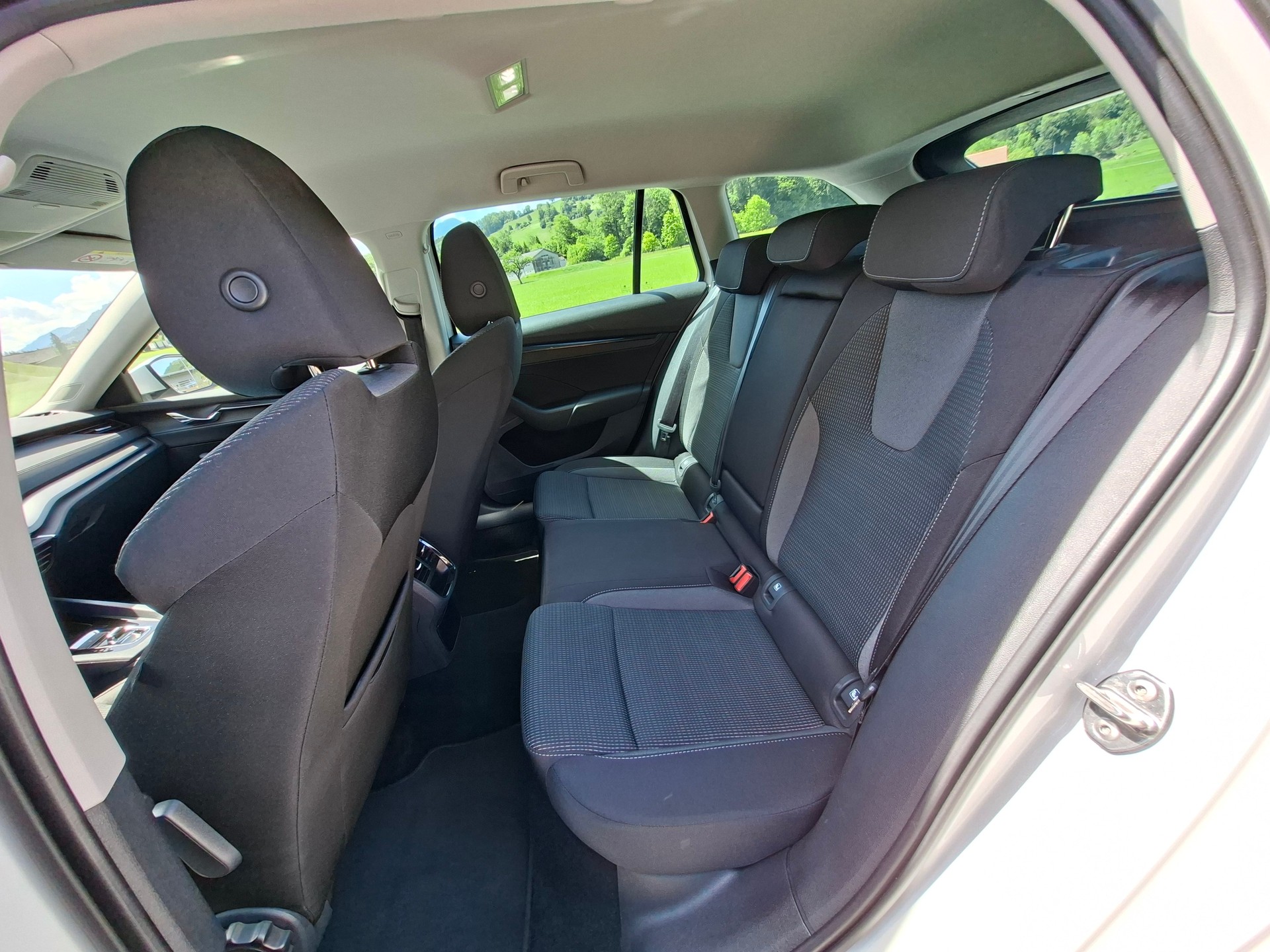 SKODA Octavia Combi 1.5 TSI mHEV DSG Ambition *8-fach bereift*-image-13