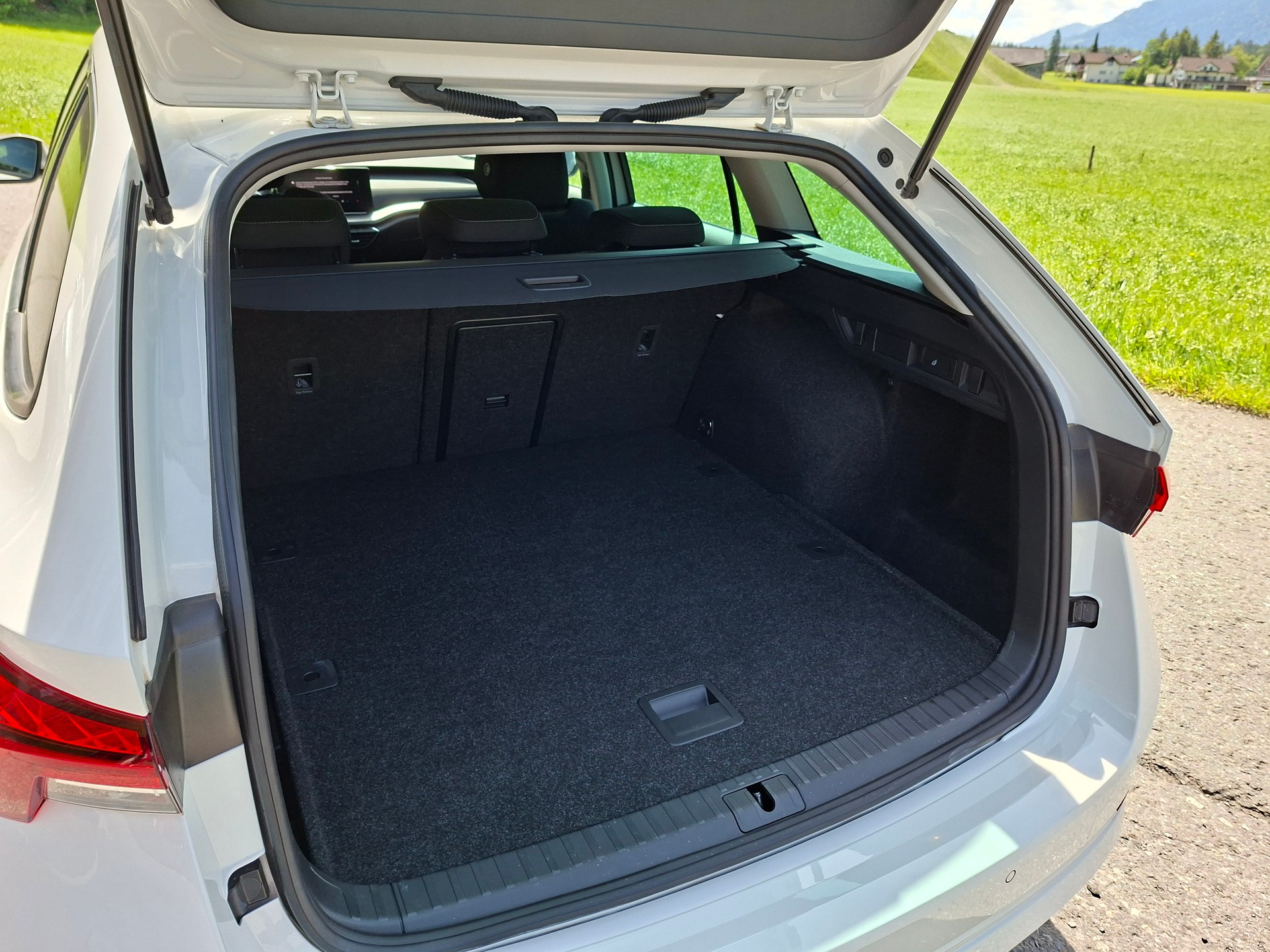 SKODA Octavia Combi 1.5 TSI mHEV DSG Ambition *8-fach bereift*-image-6