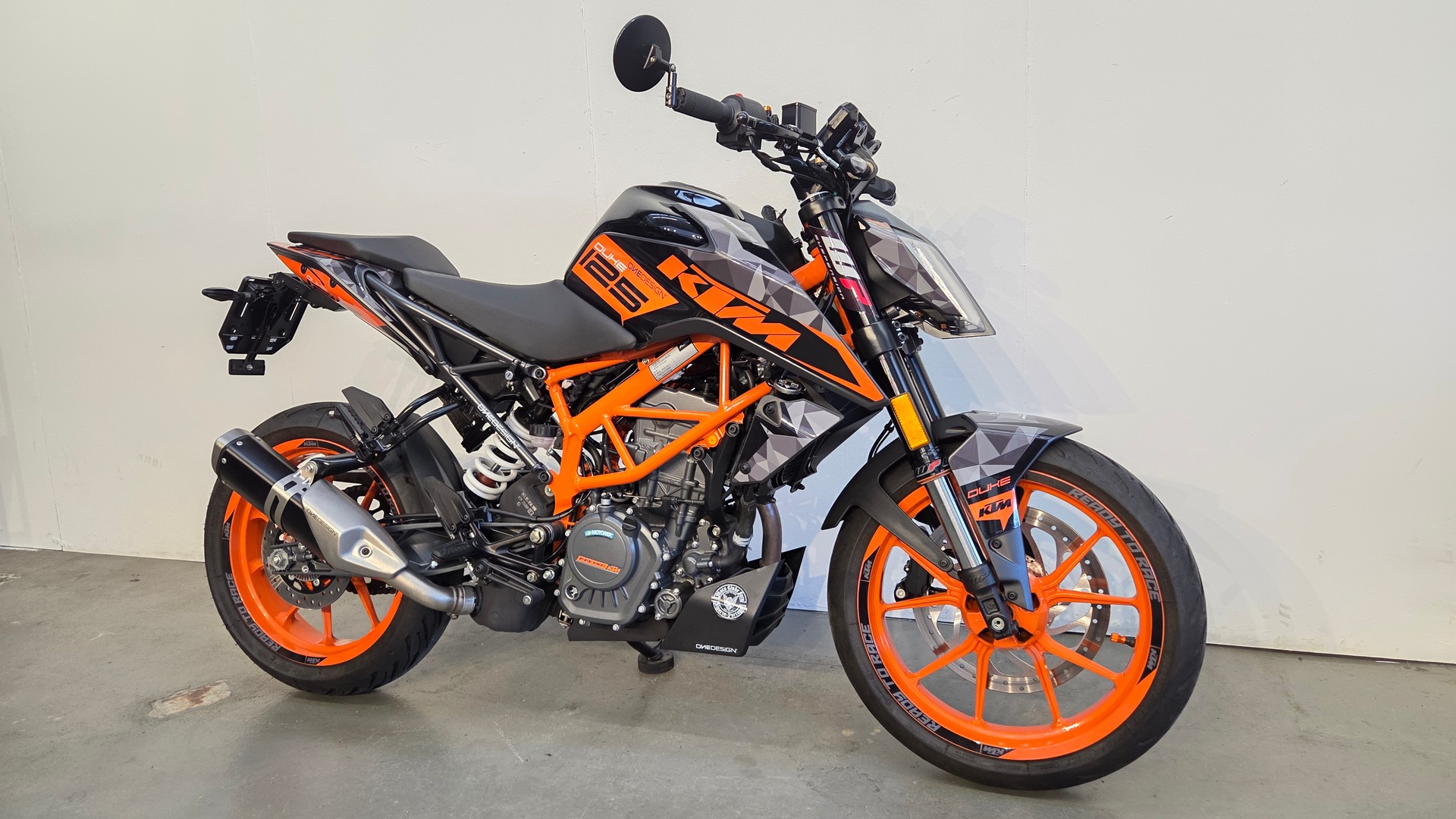 KTM 125 Duke-image-2