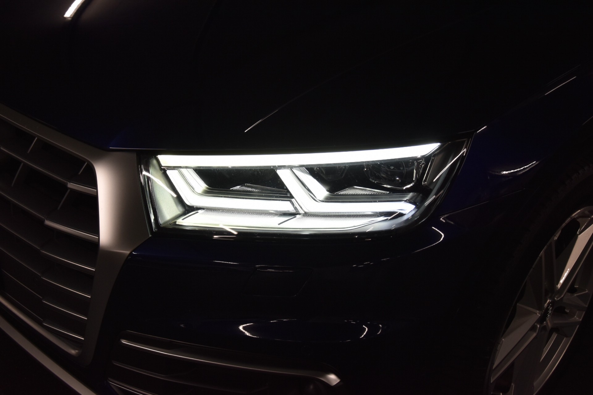 AUDI Q5 2.0 TFSI sport quattro S-tronic-showroom-element-1