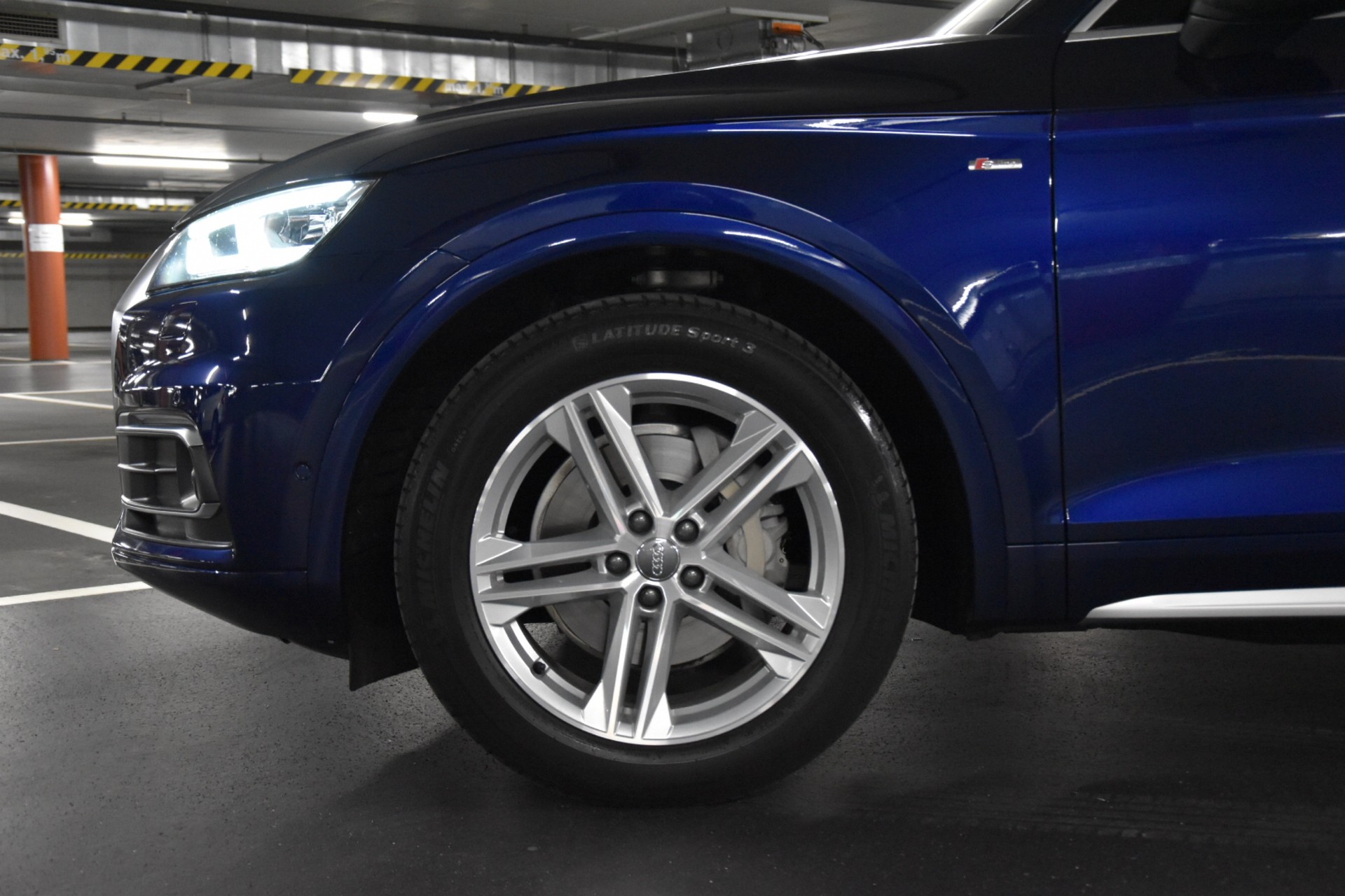 AUDI Q5 2.0 TFSI sport quattro S-tronic-showroom-element-3