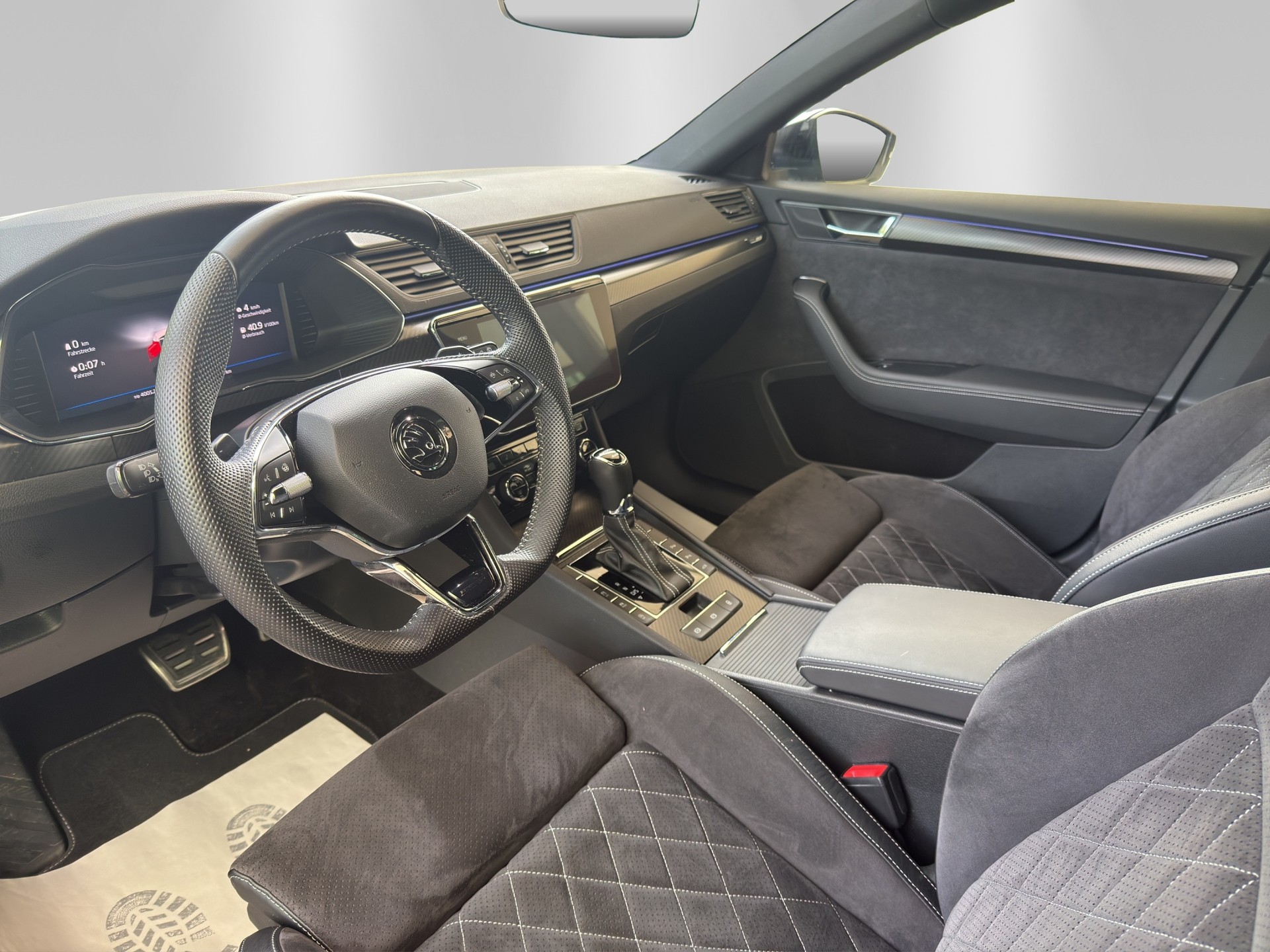 SKODA Superb Combi 2.0 TDi SportLine Light 4x4 DSG-image-7