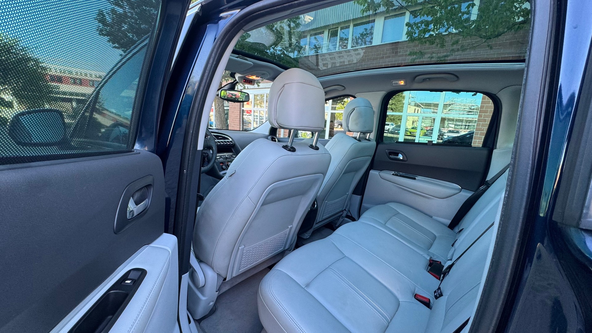 PEUGEOT 3008 1.6 HDI Sport EGS6-image-7