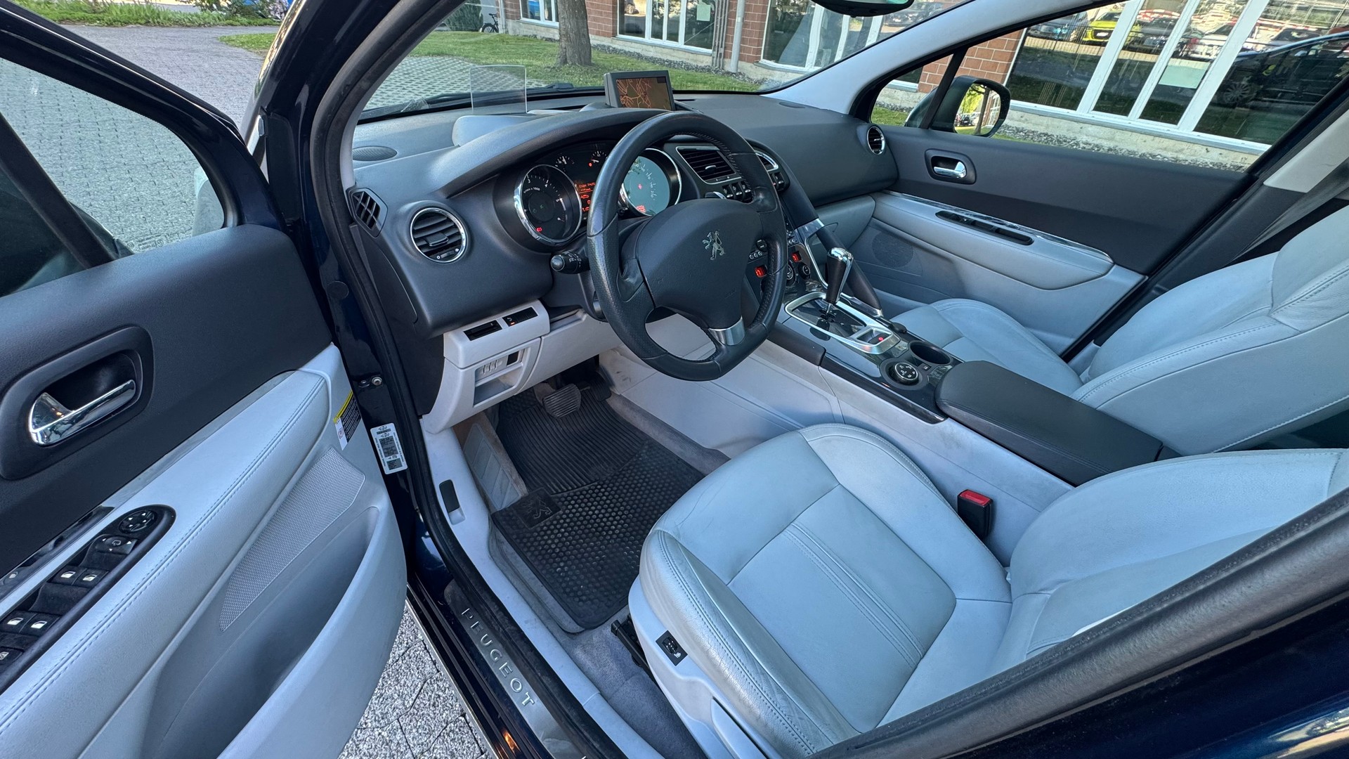 PEUGEOT 3008 1.6 HDI Sport EGS6-image-5