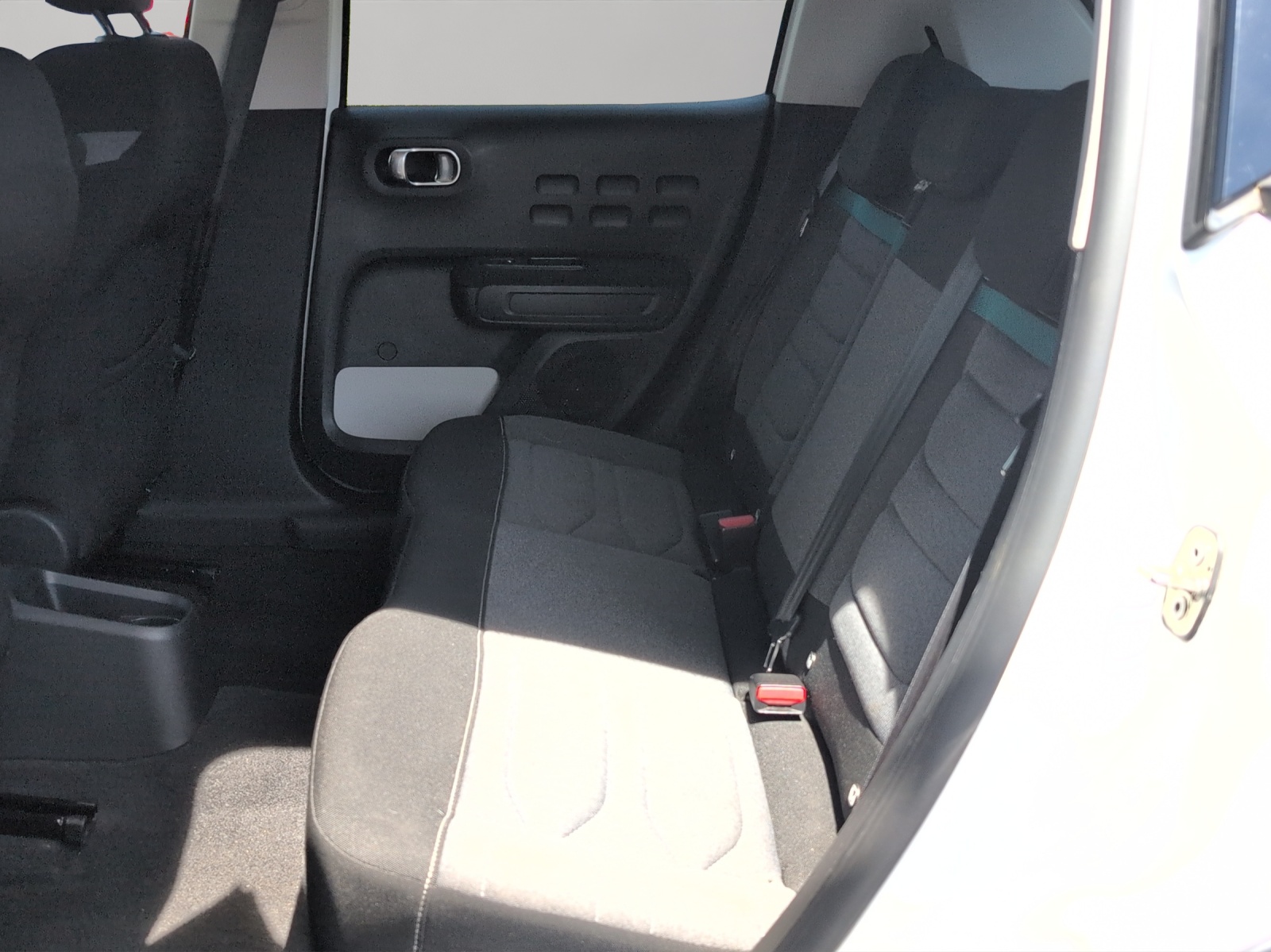 CITROEN C3 1.2i PureTech Shine 110PS Automatik / Rückfahrkamera / Totwinkelassistent / Premium Occasion Garantie-image-13