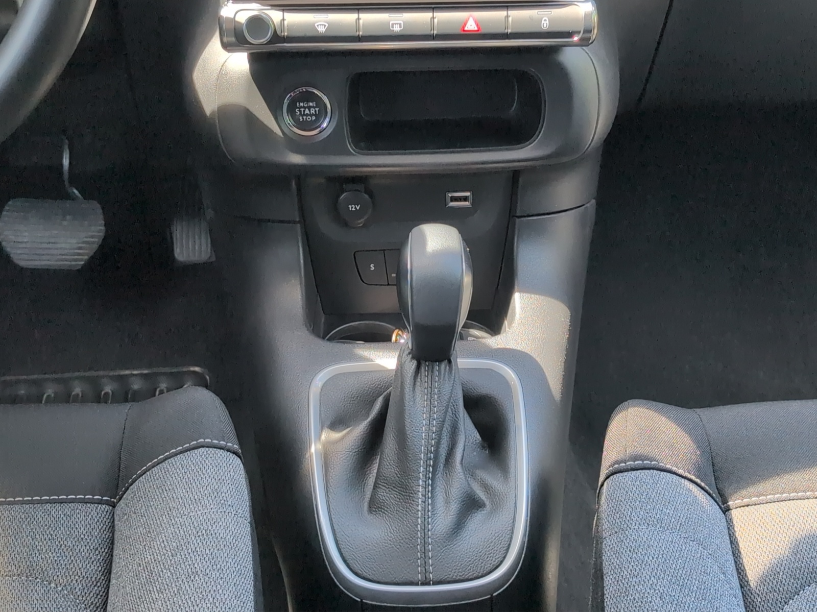 CITROEN C3 1.2i PureTech Shine 110PS Automatik / Rückfahrkamera / Totwinkelassistent / Premium Occasion Garantie-image-11