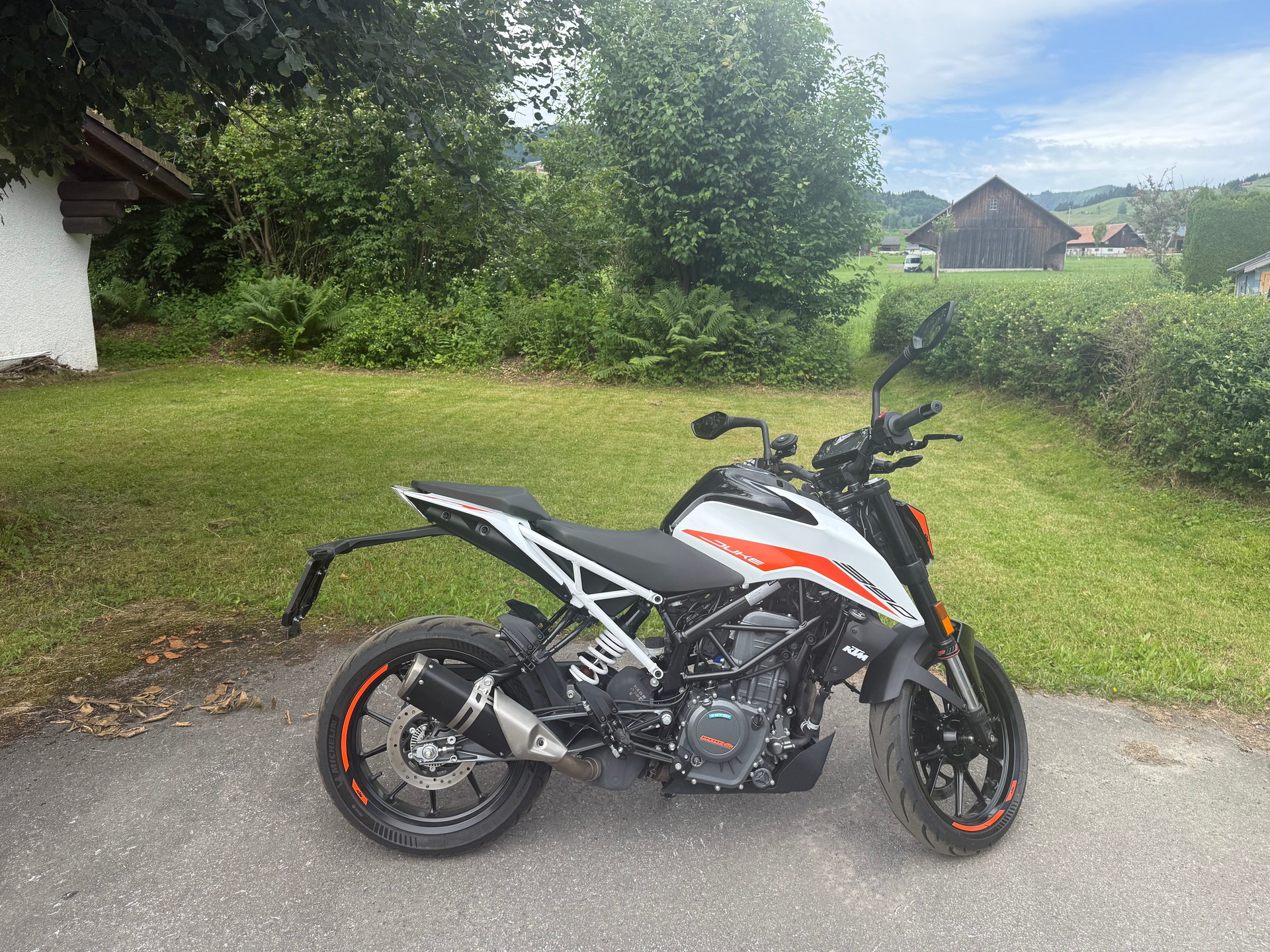 KTM 390 Duke-image-3