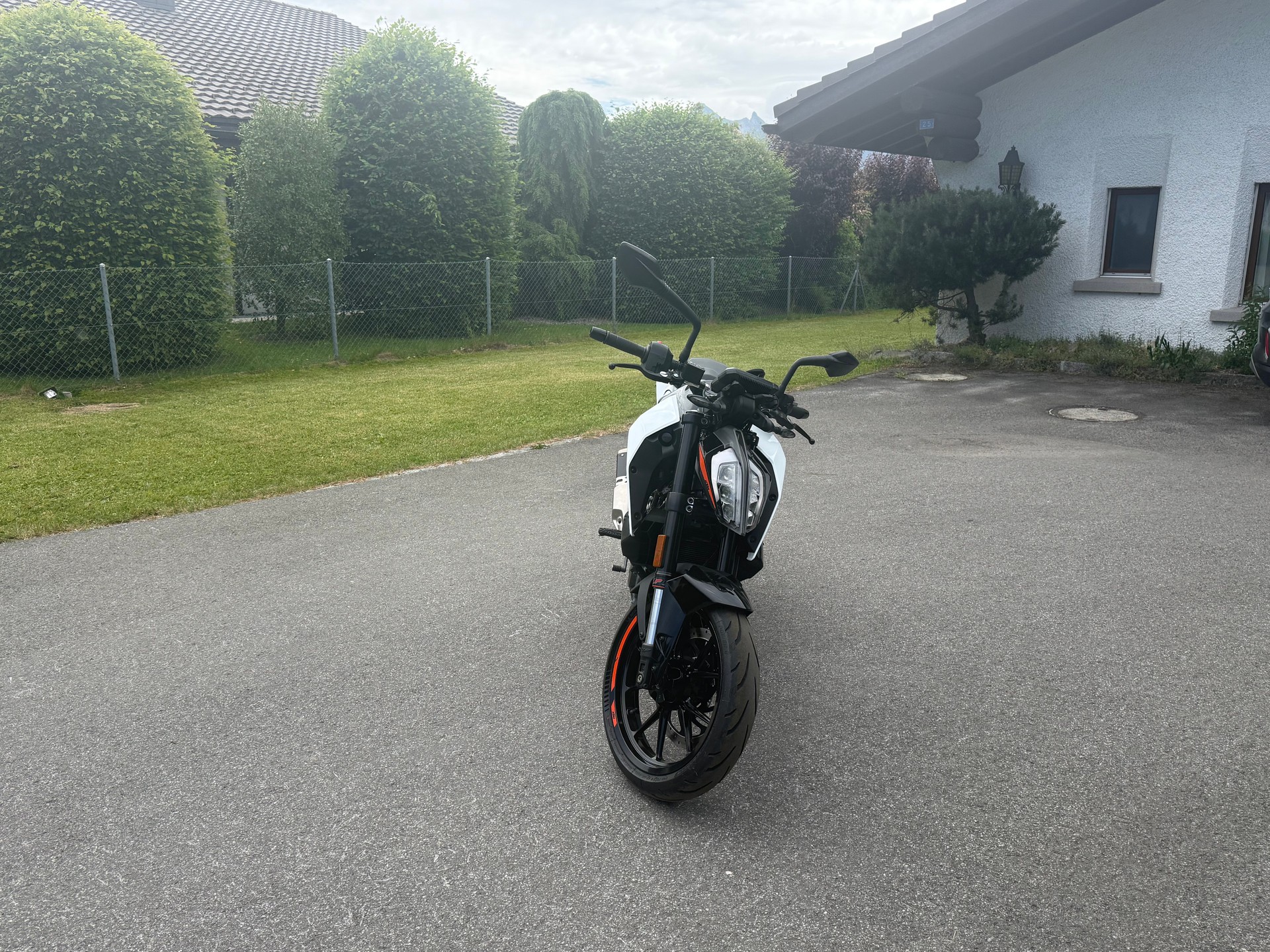KTM 390 Duke-image-1
