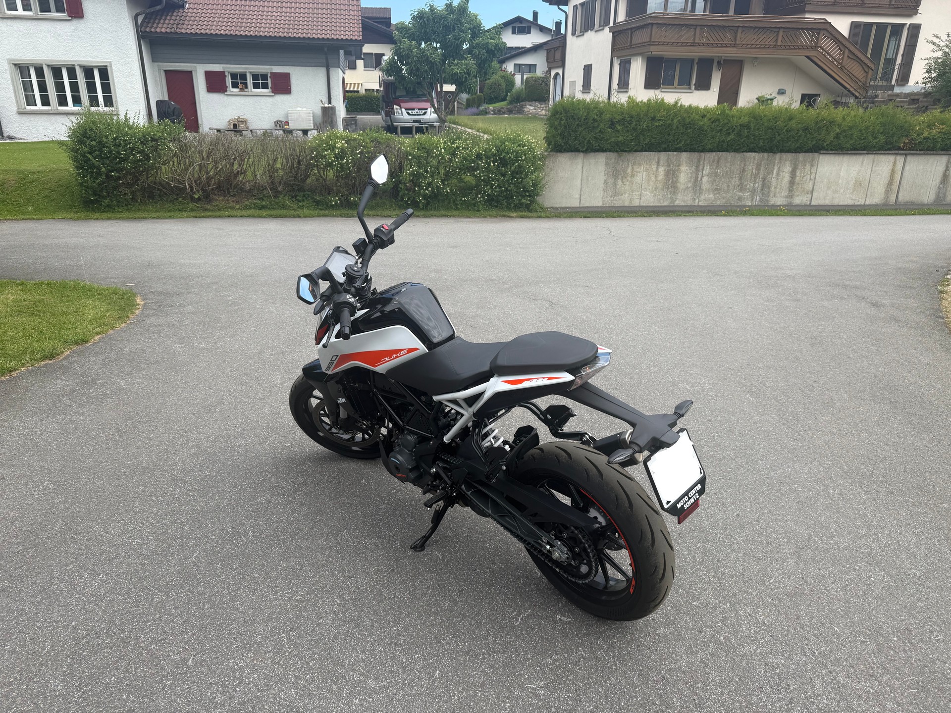 KTM 390 Duke-image-2