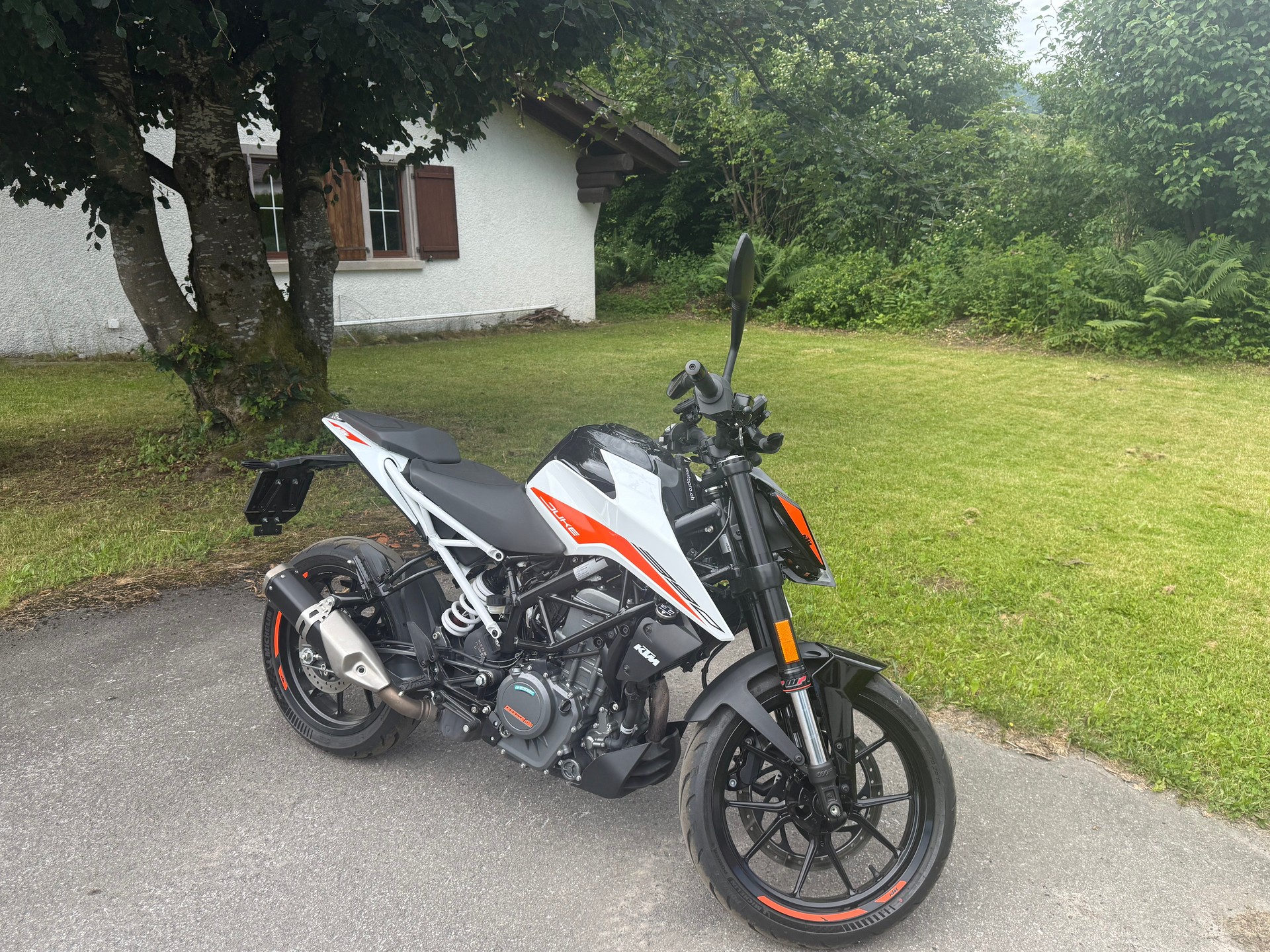 KTM 390 Duke-image-4