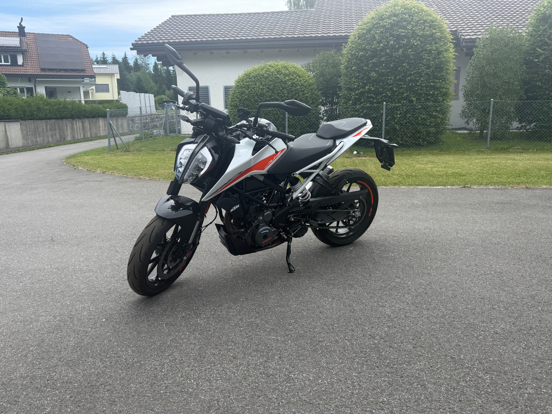 KTM 390 Duke-image-0