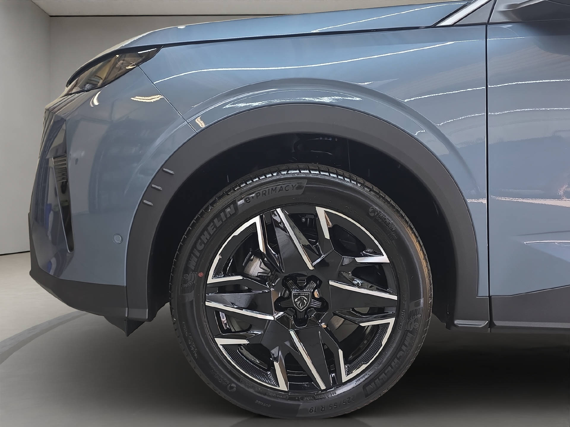 PEUGEOT 5008 1.2 Hybrid Allure Premium-image-12