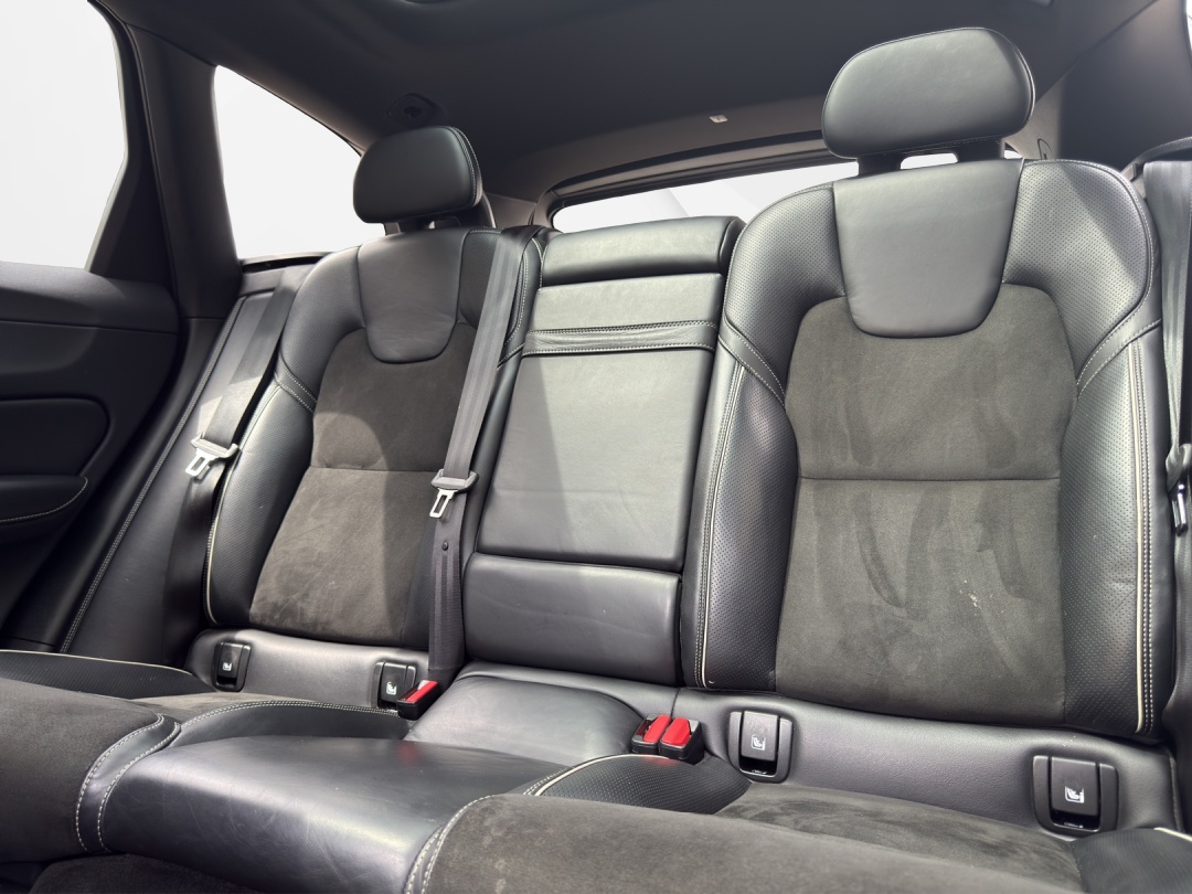 VOLVO XC60 D4 AWD R-Design Geartronic-image-10