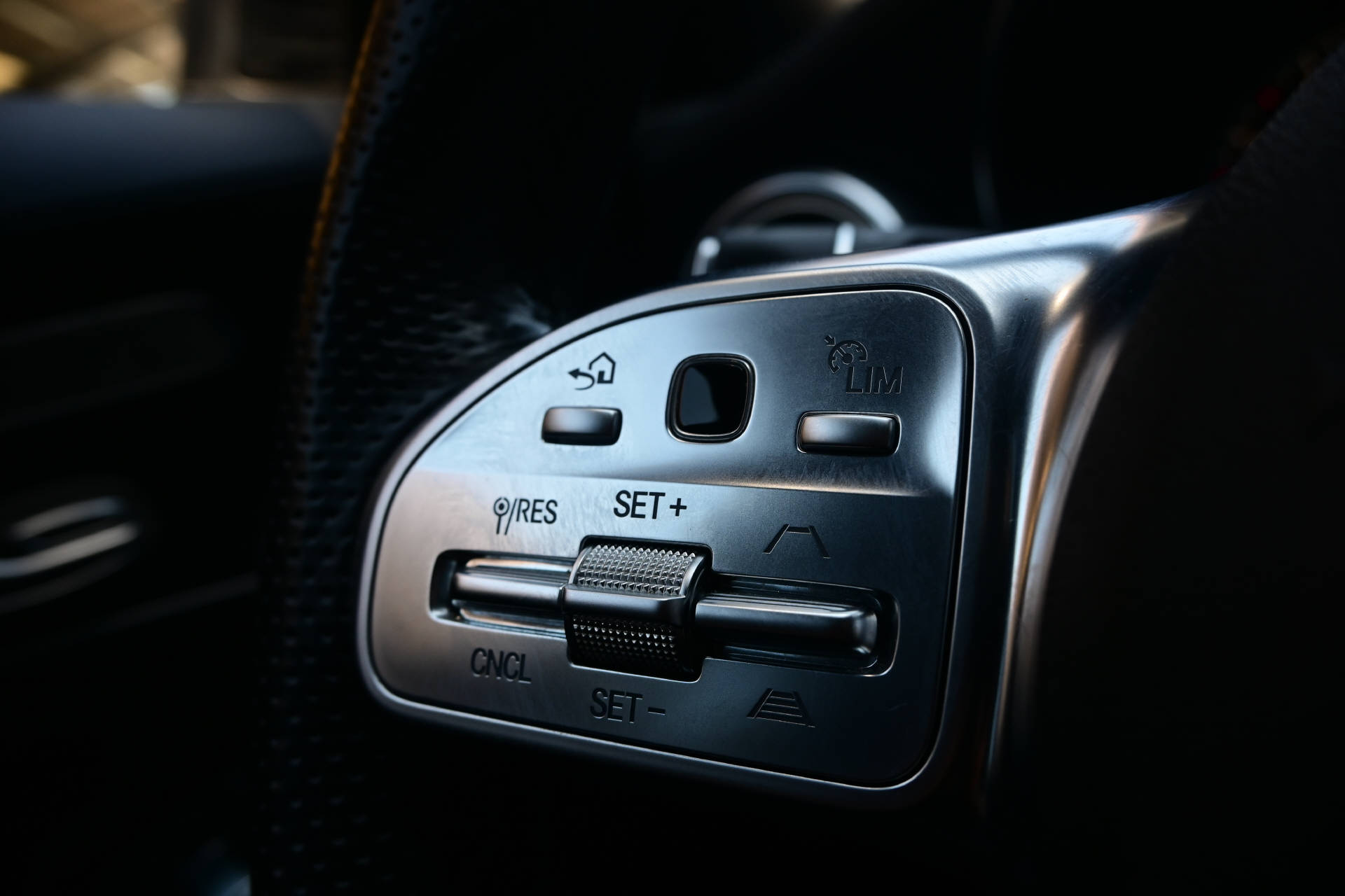 MERCEDES-BENZ C 300 e AMG Line 4matic-image-20