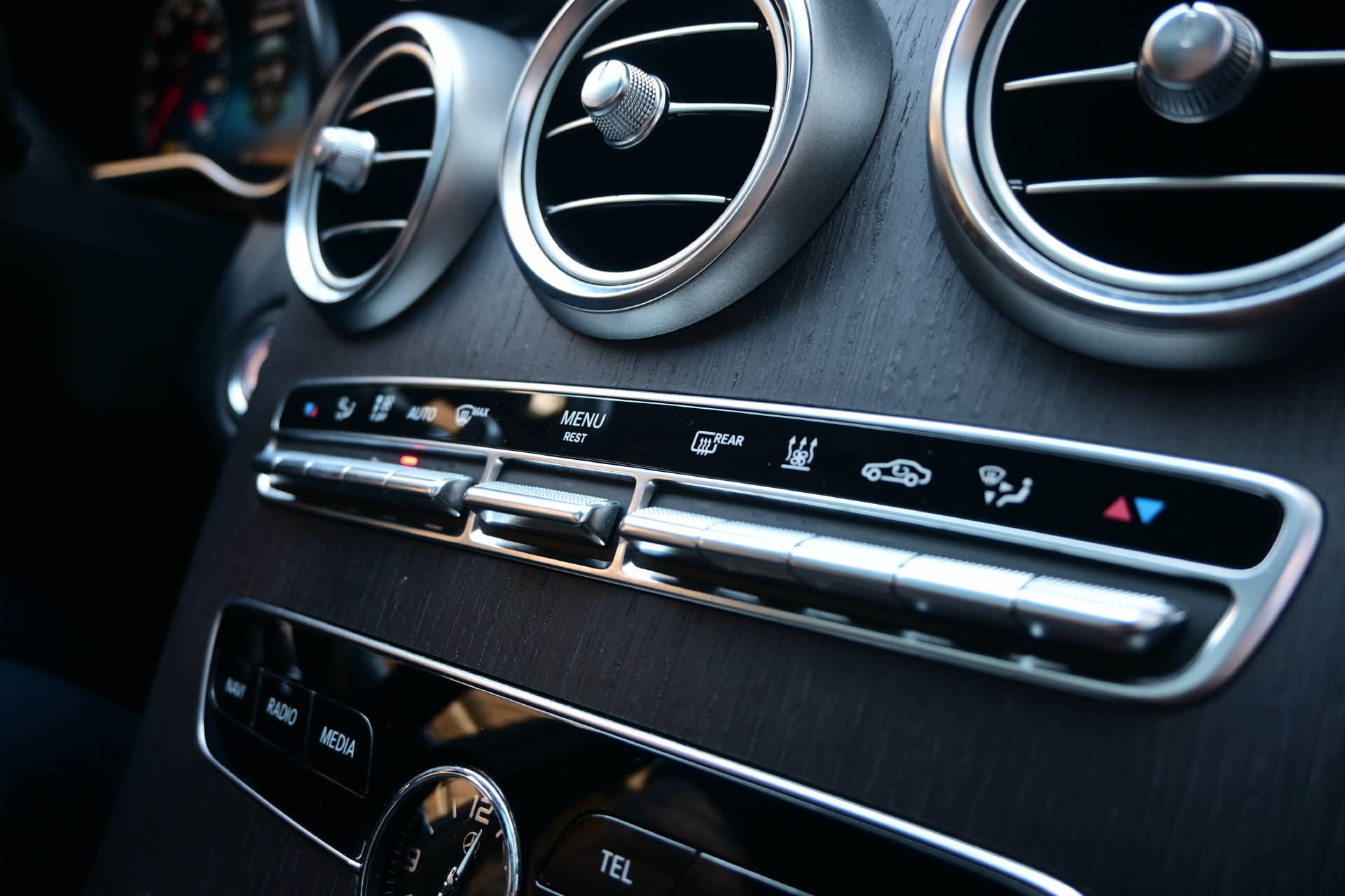MERCEDES-BENZ C 300 e AMG Line 4matic-image-15