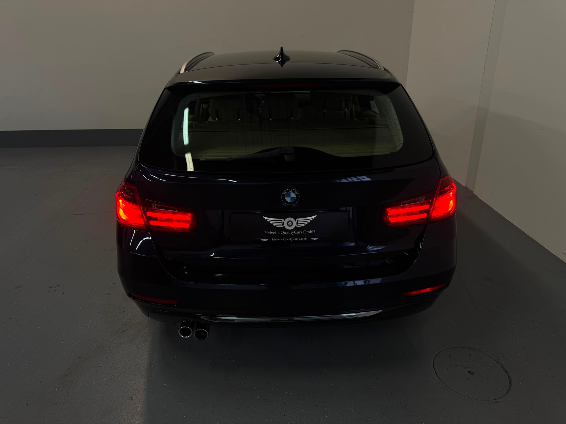 BMW 328i xDrive Touring Luxury Line Steptronic-image-11