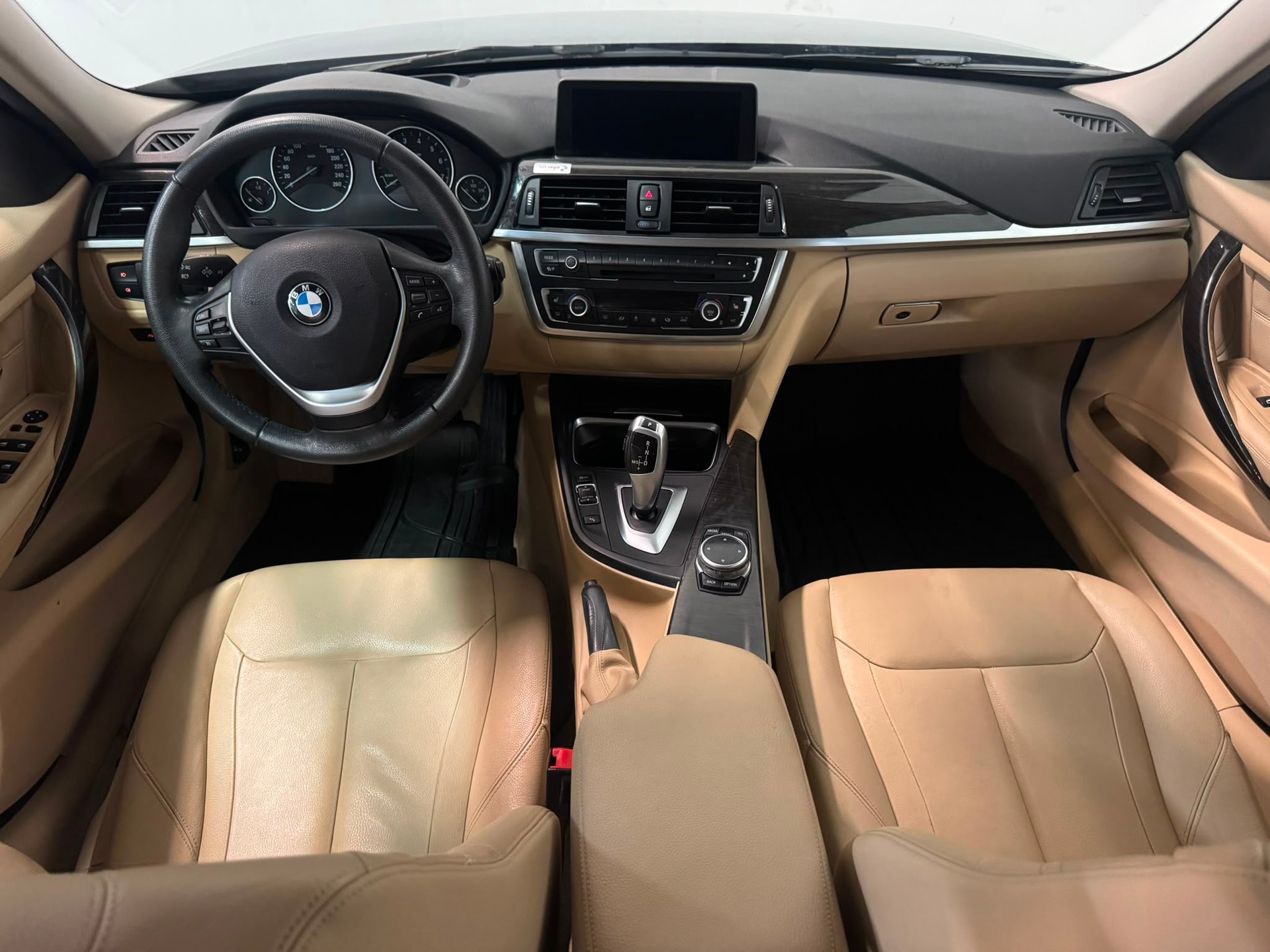 BMW 328i xDrive Touring Luxury Line Steptronic-image-12