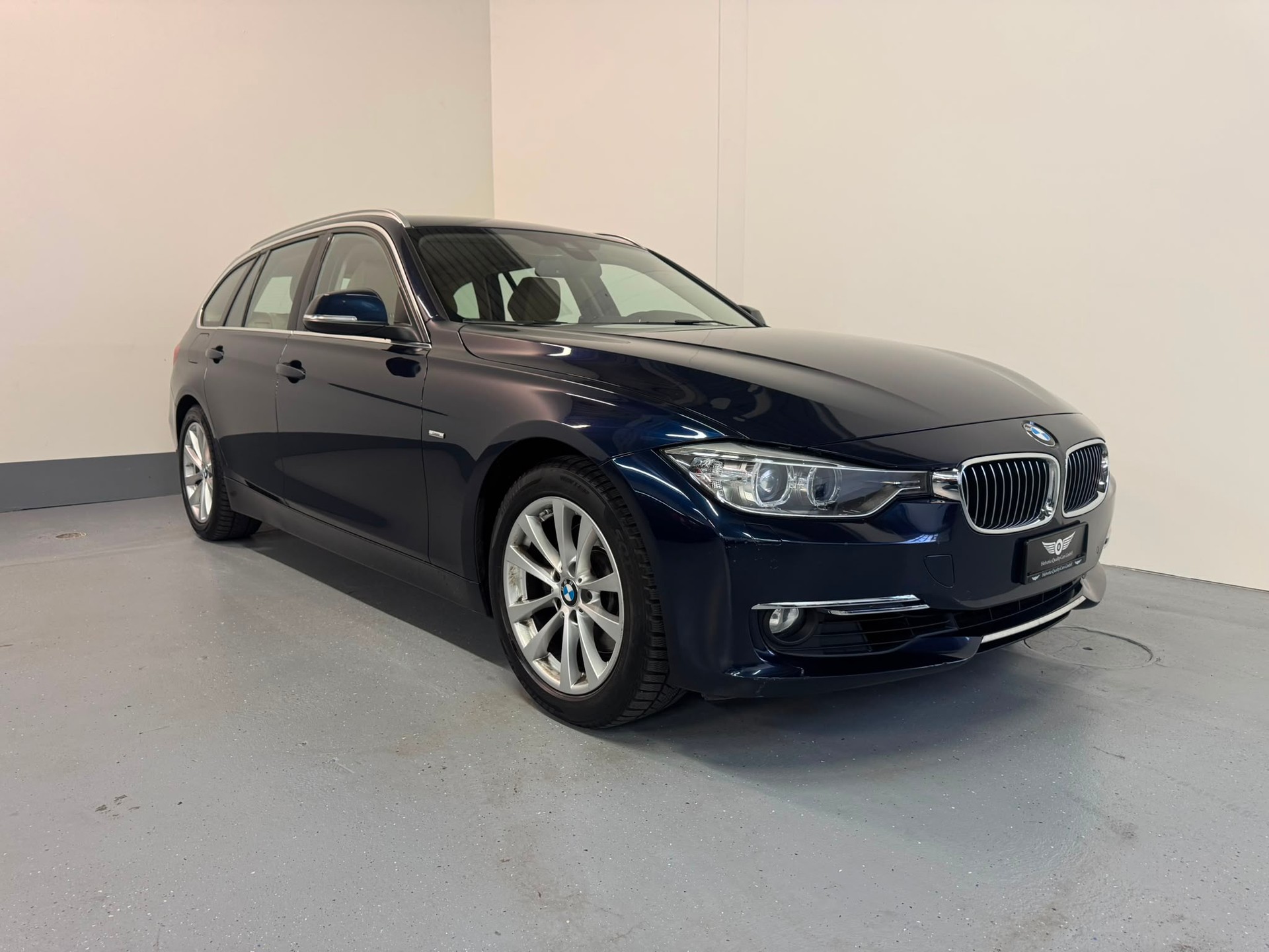 BMW 328i xDrive Touring Luxury Line Steptronic-showroom-element-2