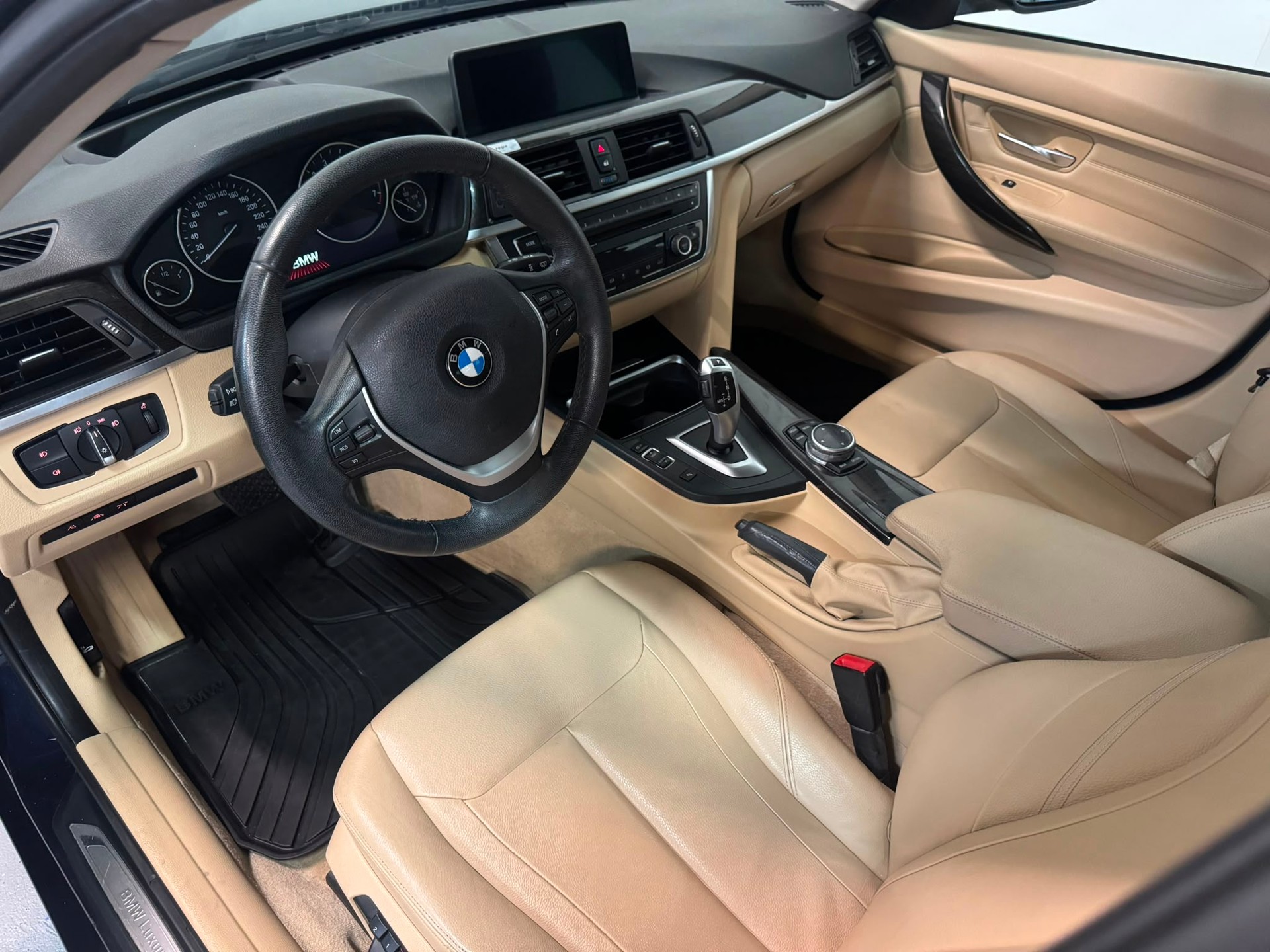 BMW 328i xDrive Touring Luxury Line Steptronic-image-13