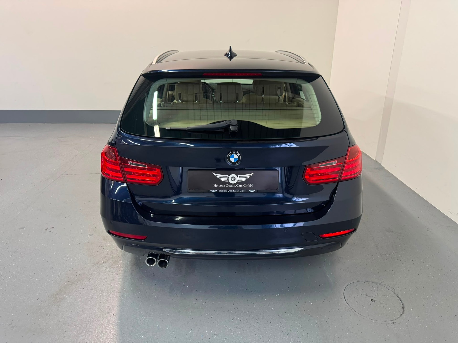 BMW 328i xDrive Touring Luxury Line Steptronic-image-10