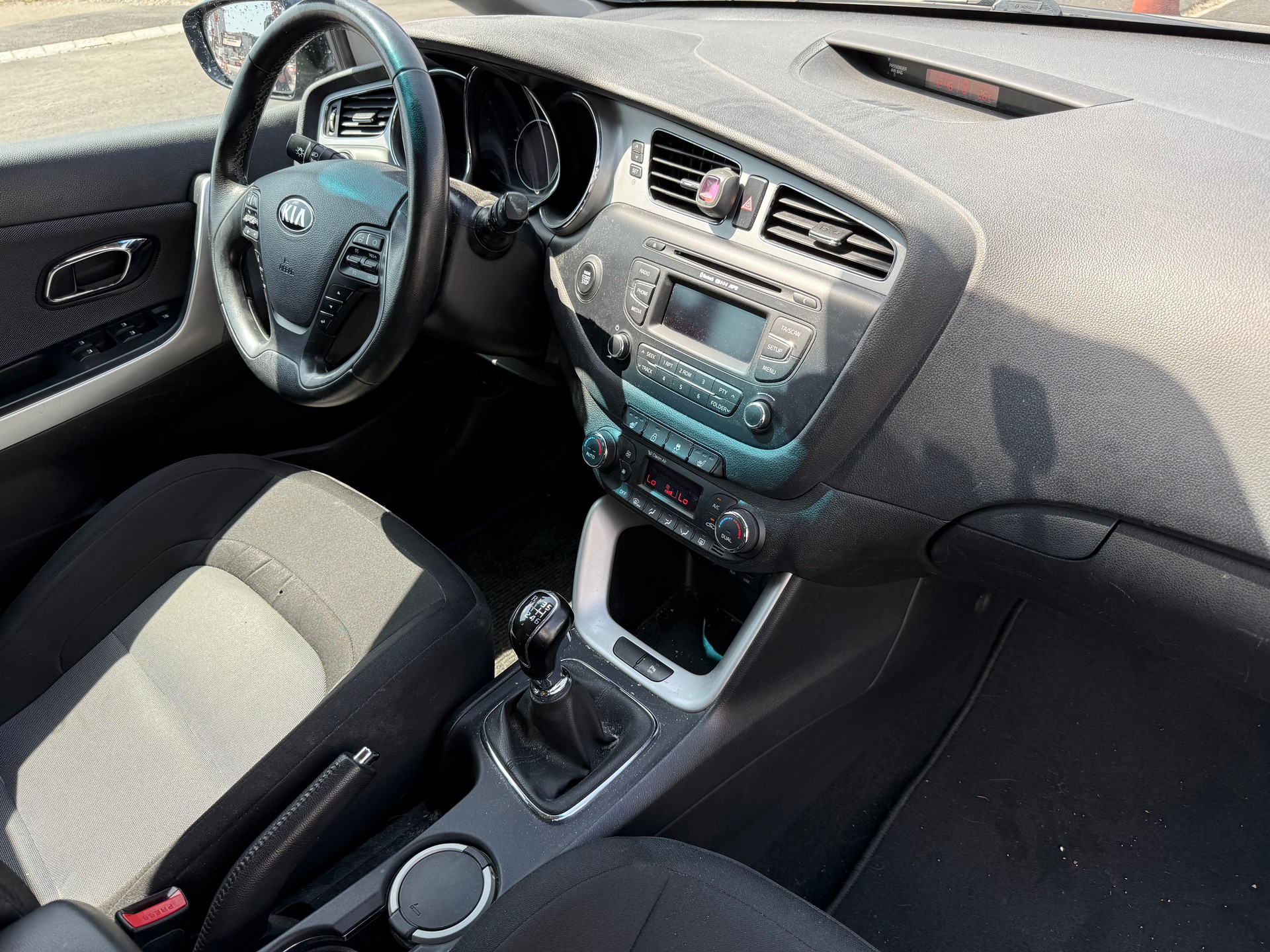 KIA Cee'd 1.6 CRDi Trend-image-10