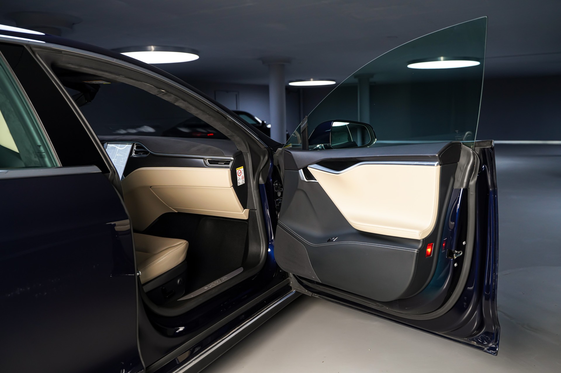 TESLA Model S 85 D Free Supercharging-image-14