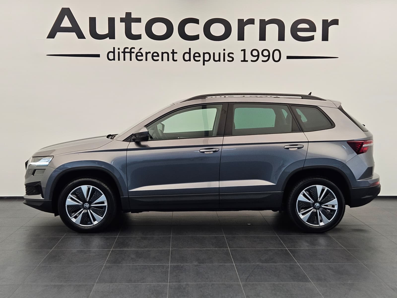 SKODA Karoq 1.5 TSI Ambition DSG-showroom-element-1