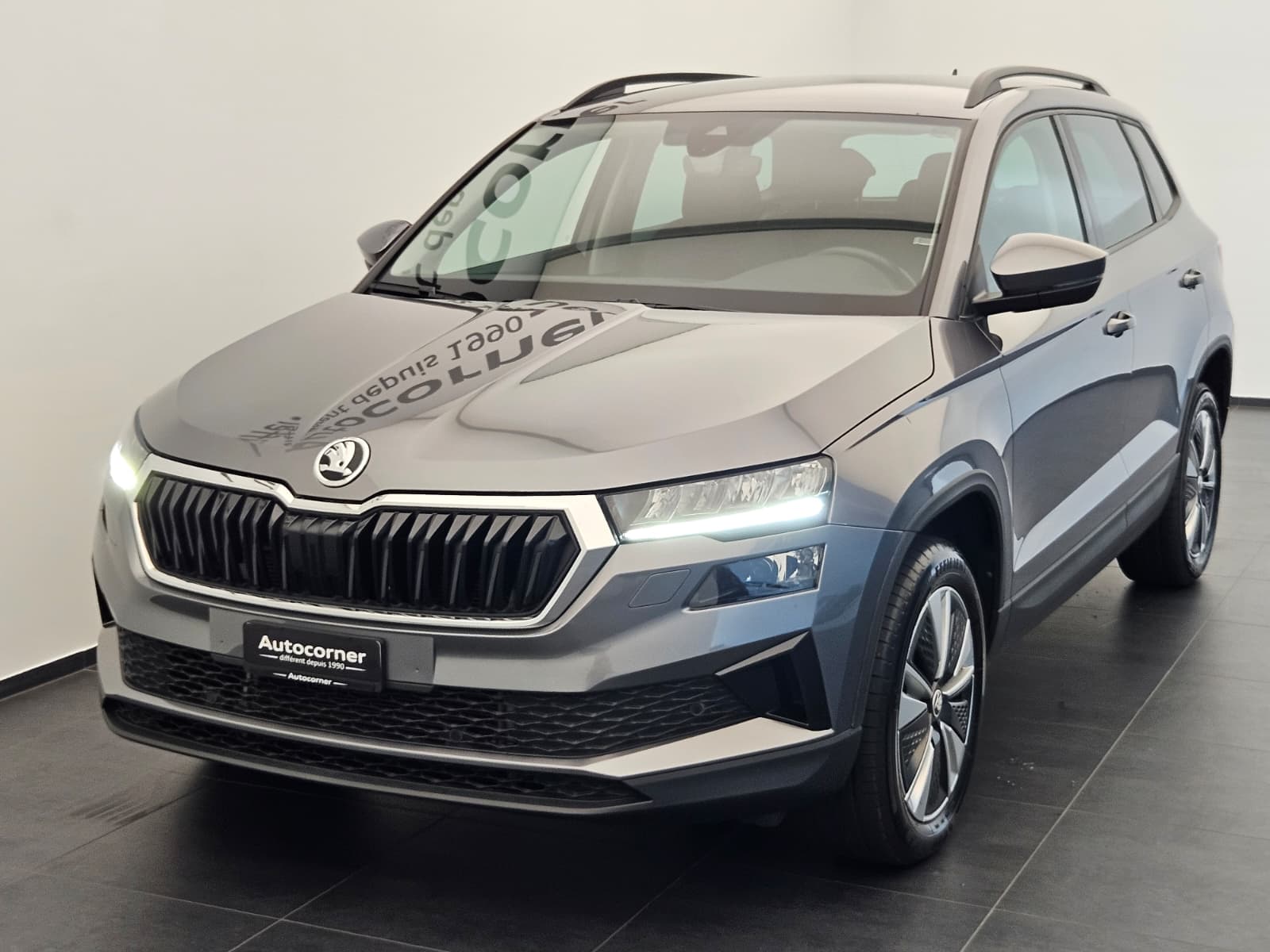 SKODA Karoq 1.5 TSI Ambition DSG-showroom-element-2